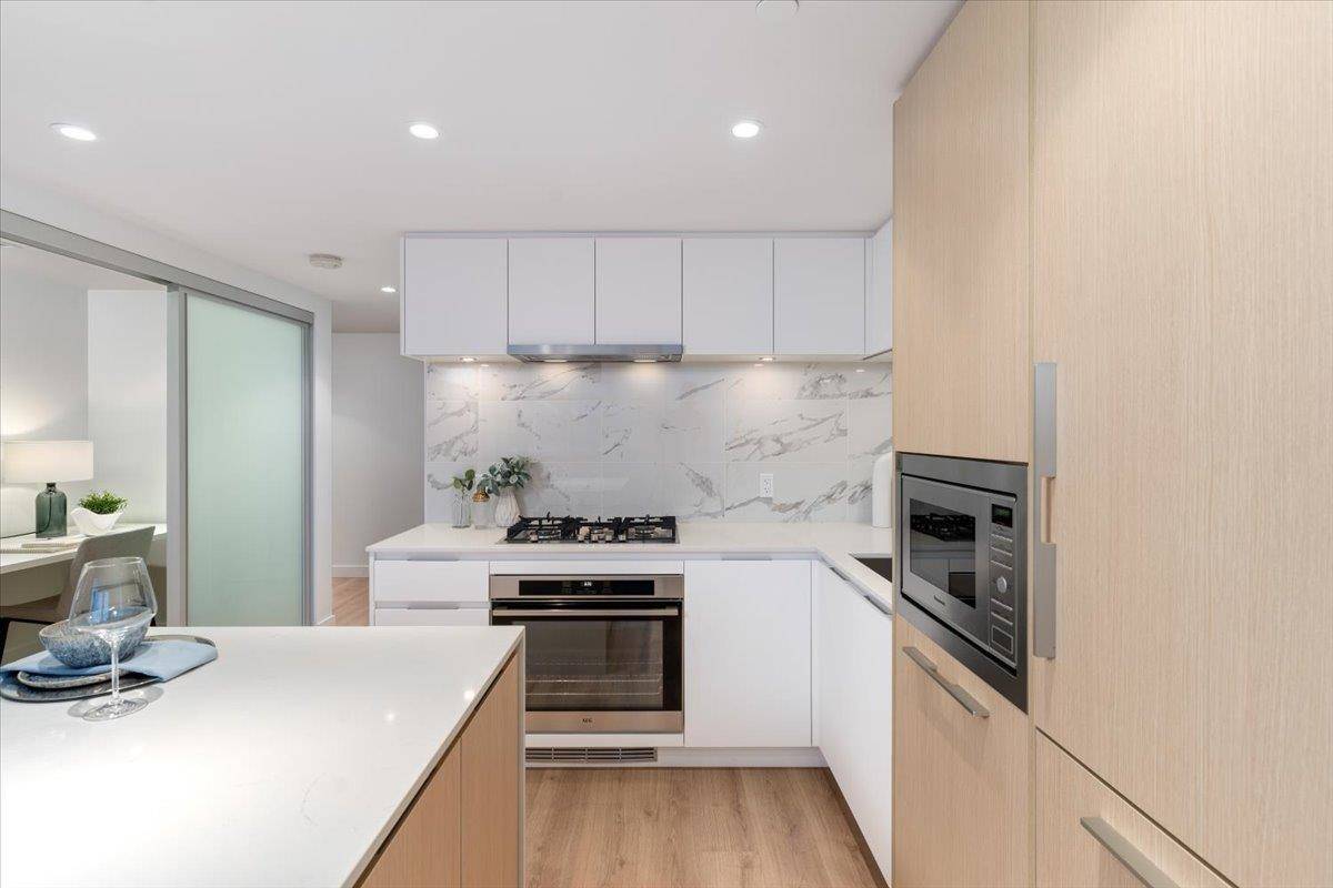 North Vancouver, BC V7J 0E6,1500 Fern ST #2205