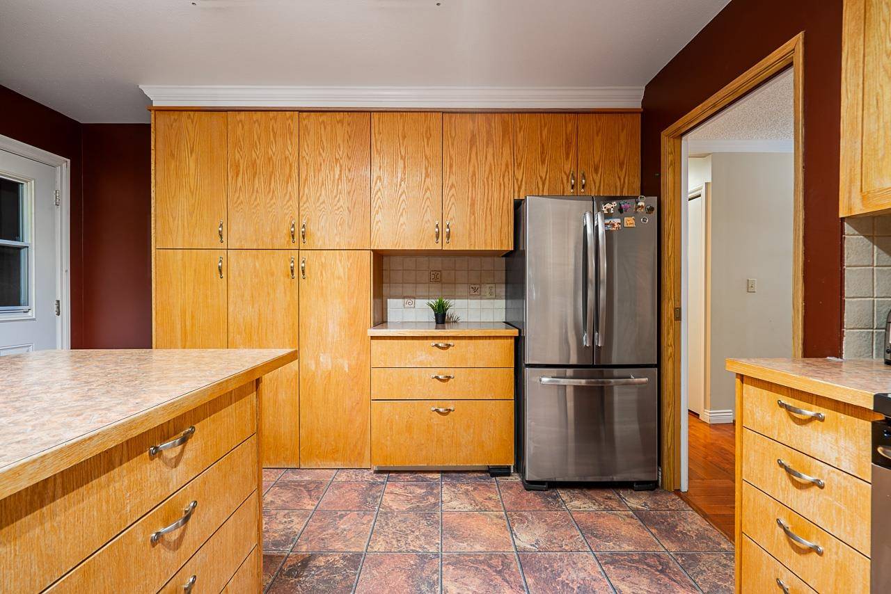 Port Coquitlam, BC V3B 6J7,949 Lynwood AVE