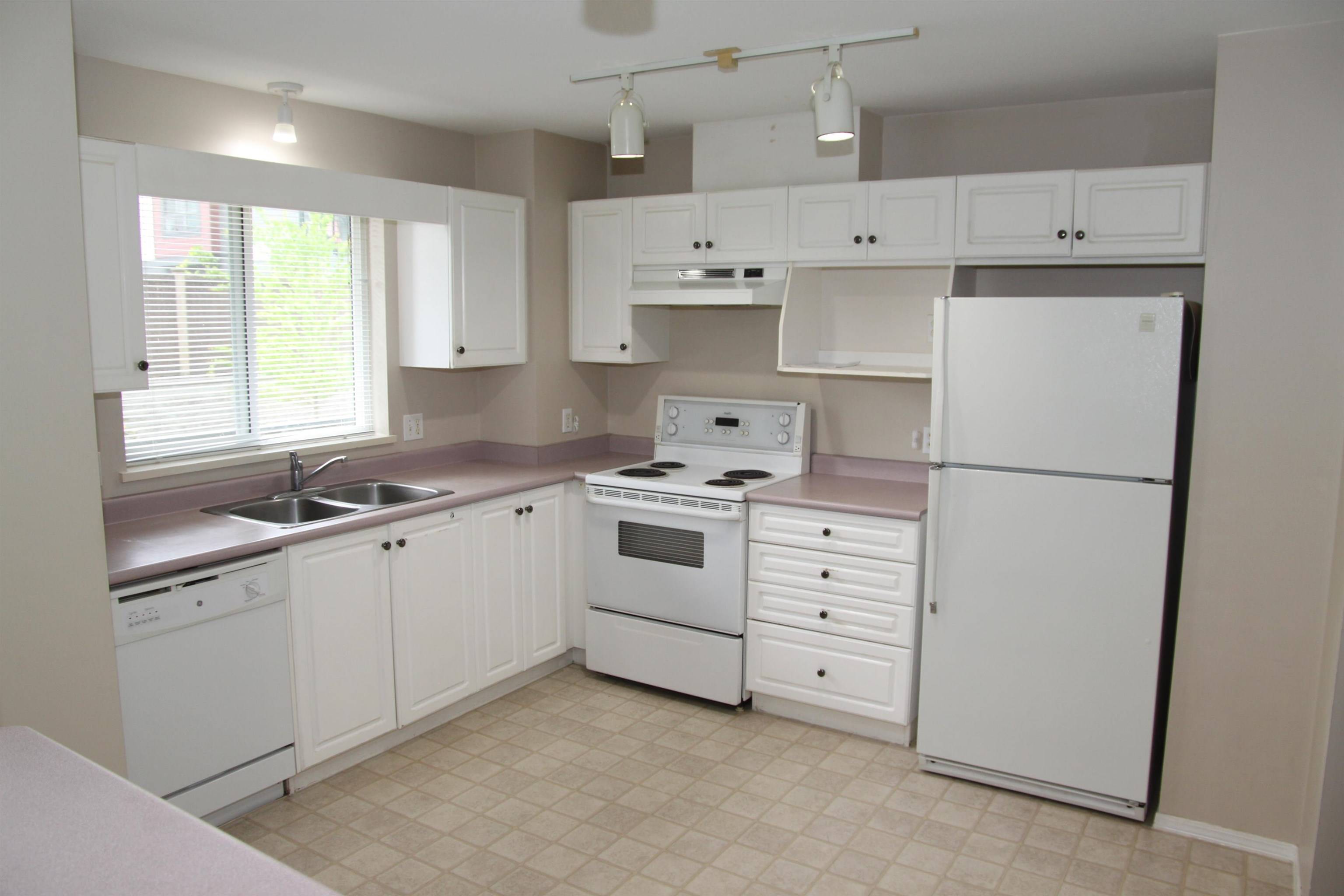 Abbotsford, BC V2S 8C6,33708 King RD #105