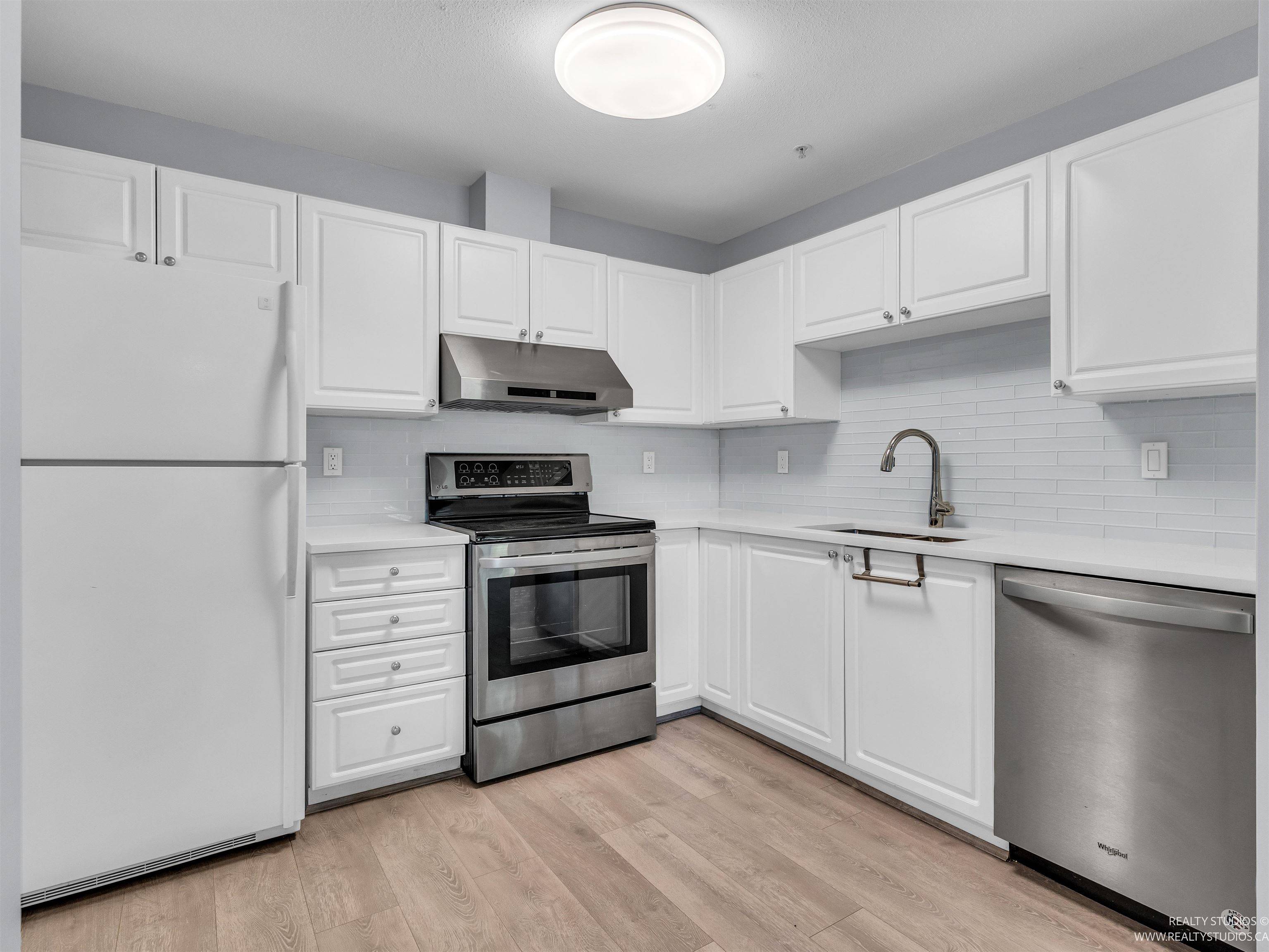 New Westminster, BC V3M 6V9,519 Twelfth ST #105