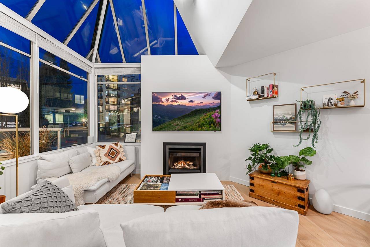 West Vancouver, BC V7V 3S9,565 17th ST #204
