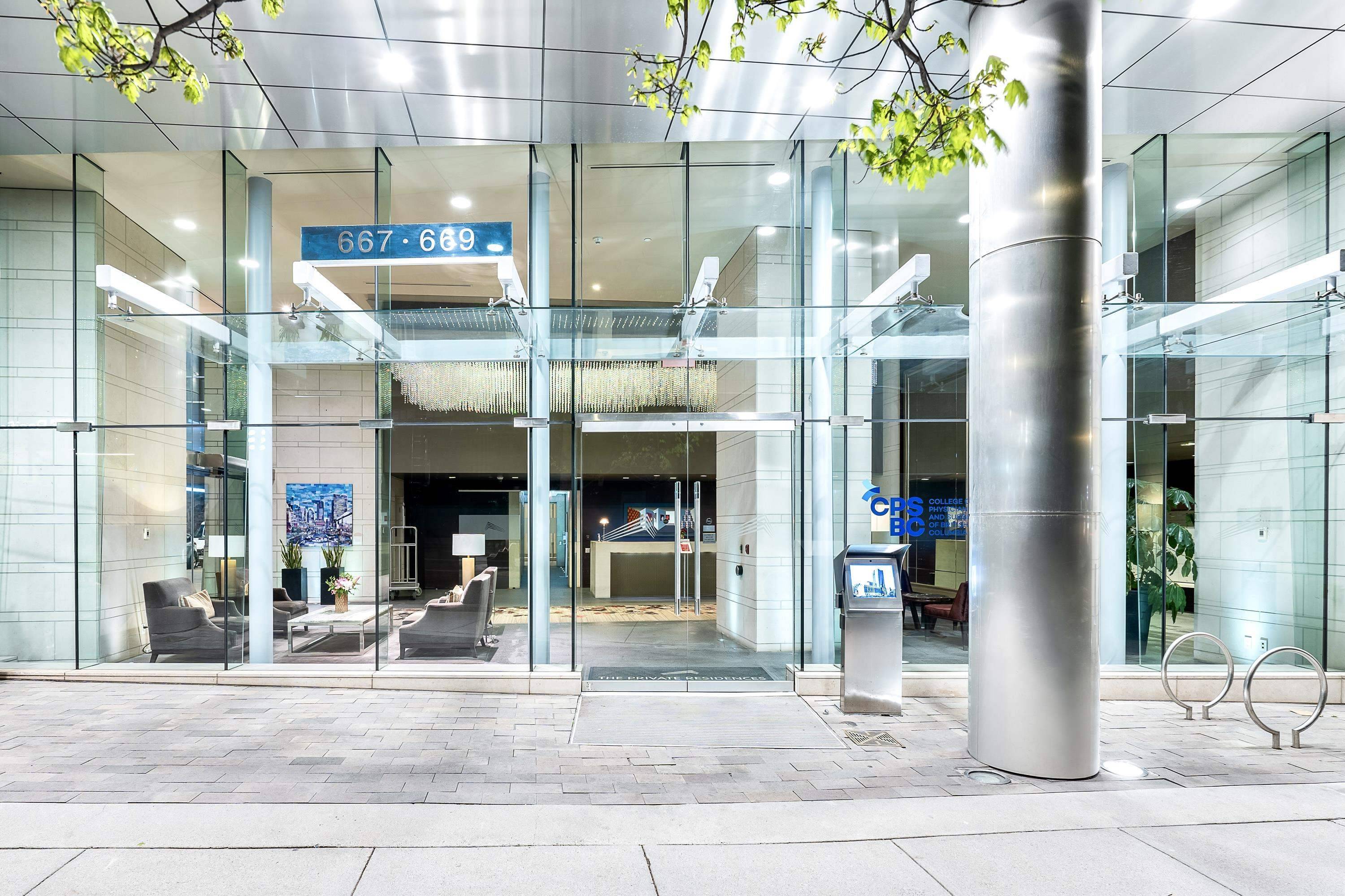 Vancouver, BC V6C 0B5,667 Howe ST #2902