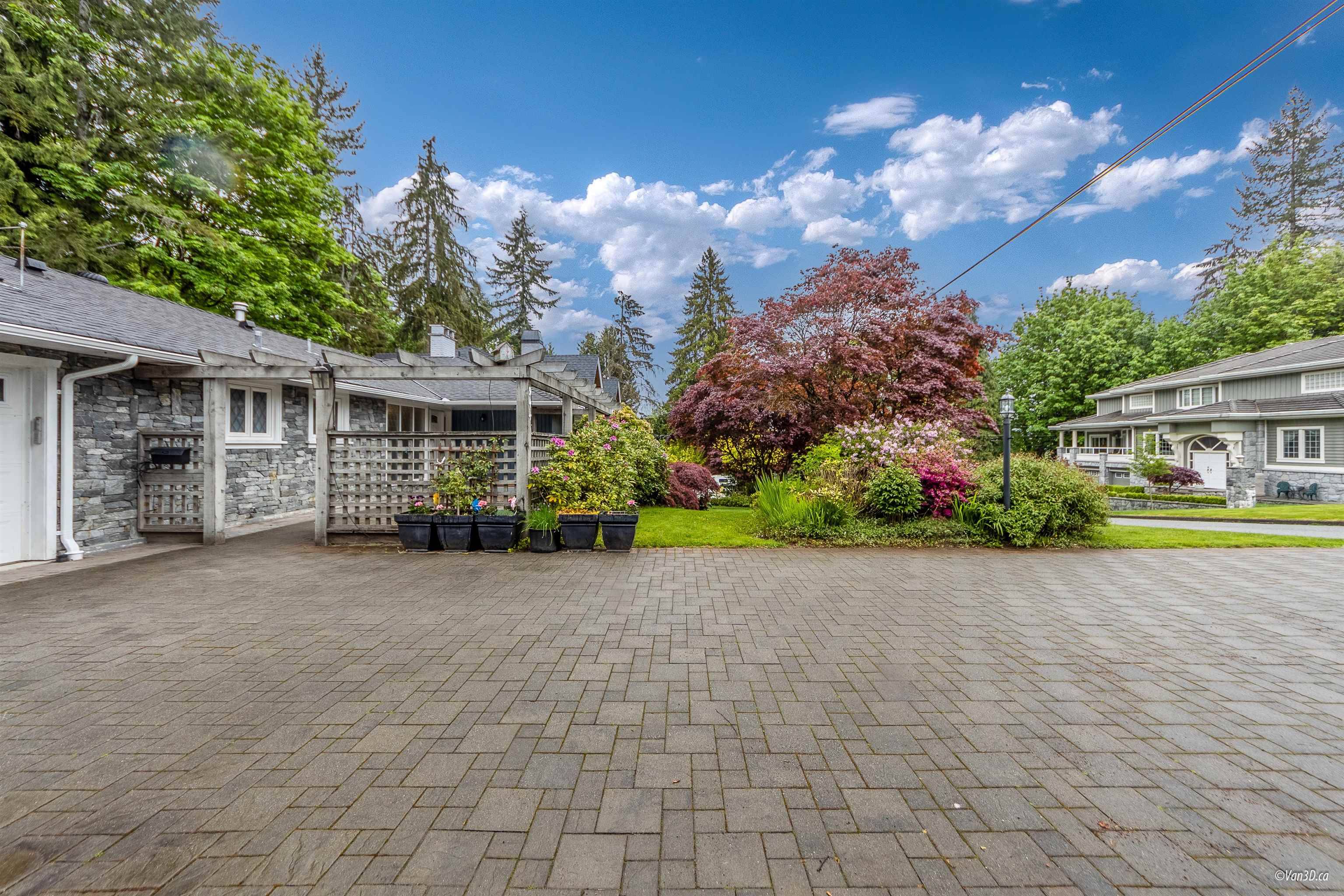 Coquitlam, BC V3J 6C4,944 Poirier ST