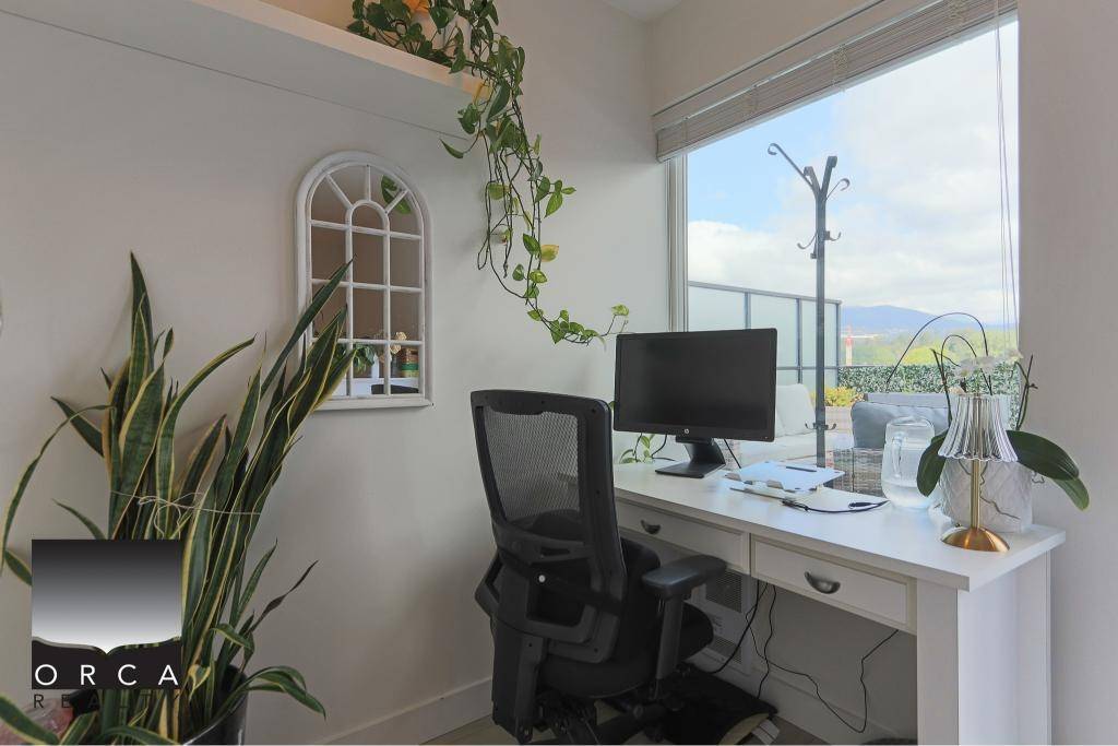 North Vancouver, BC V7M 0E7,719 W 3rd ST #608