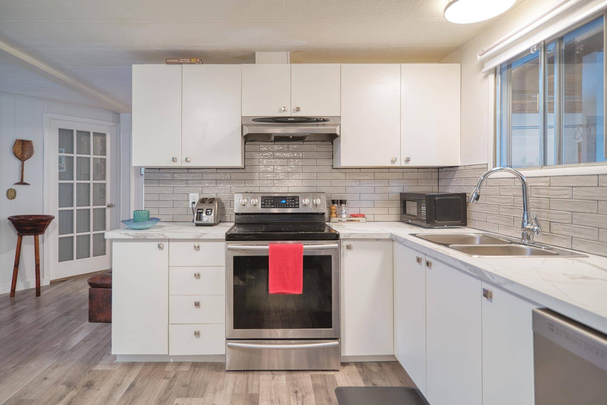 Sechelt, BC V7Z 0C1,5218 Sunshine Coast HWY