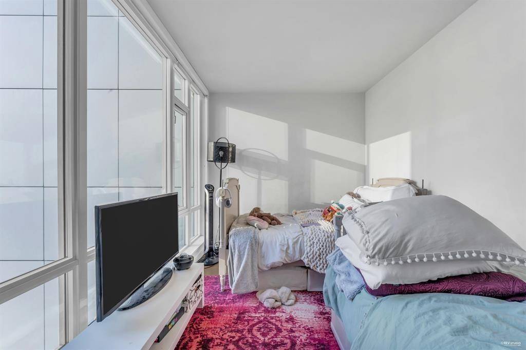 Vancouver, BC V6B 0K9,161 W Georgia ST #909