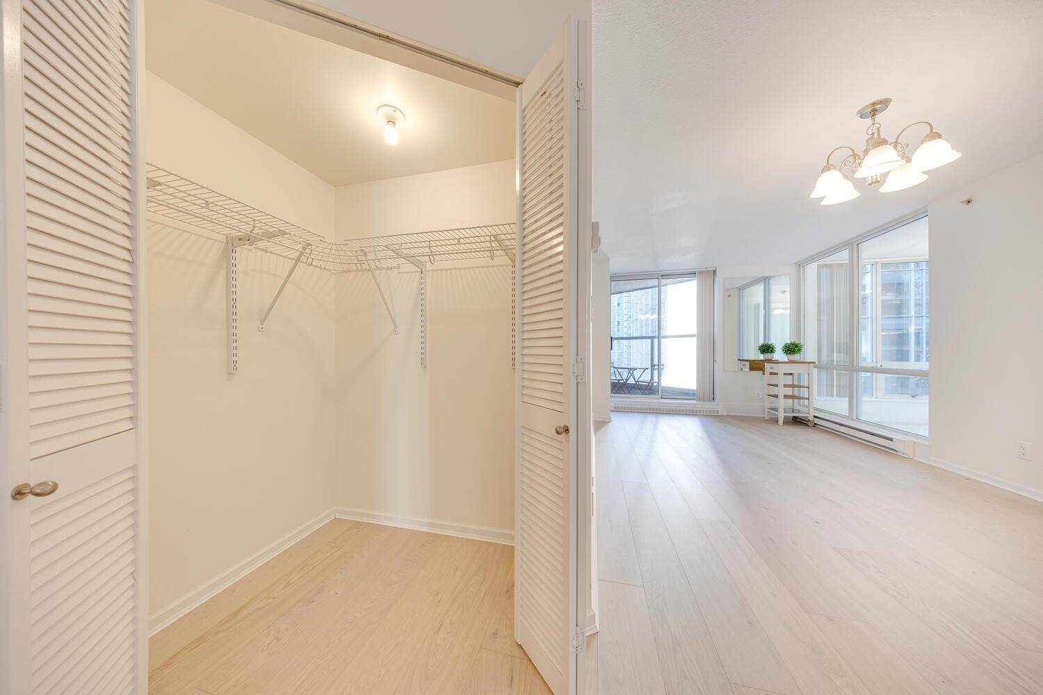 Vancouver, BC V6E 4P6,1166 Melville ST #901