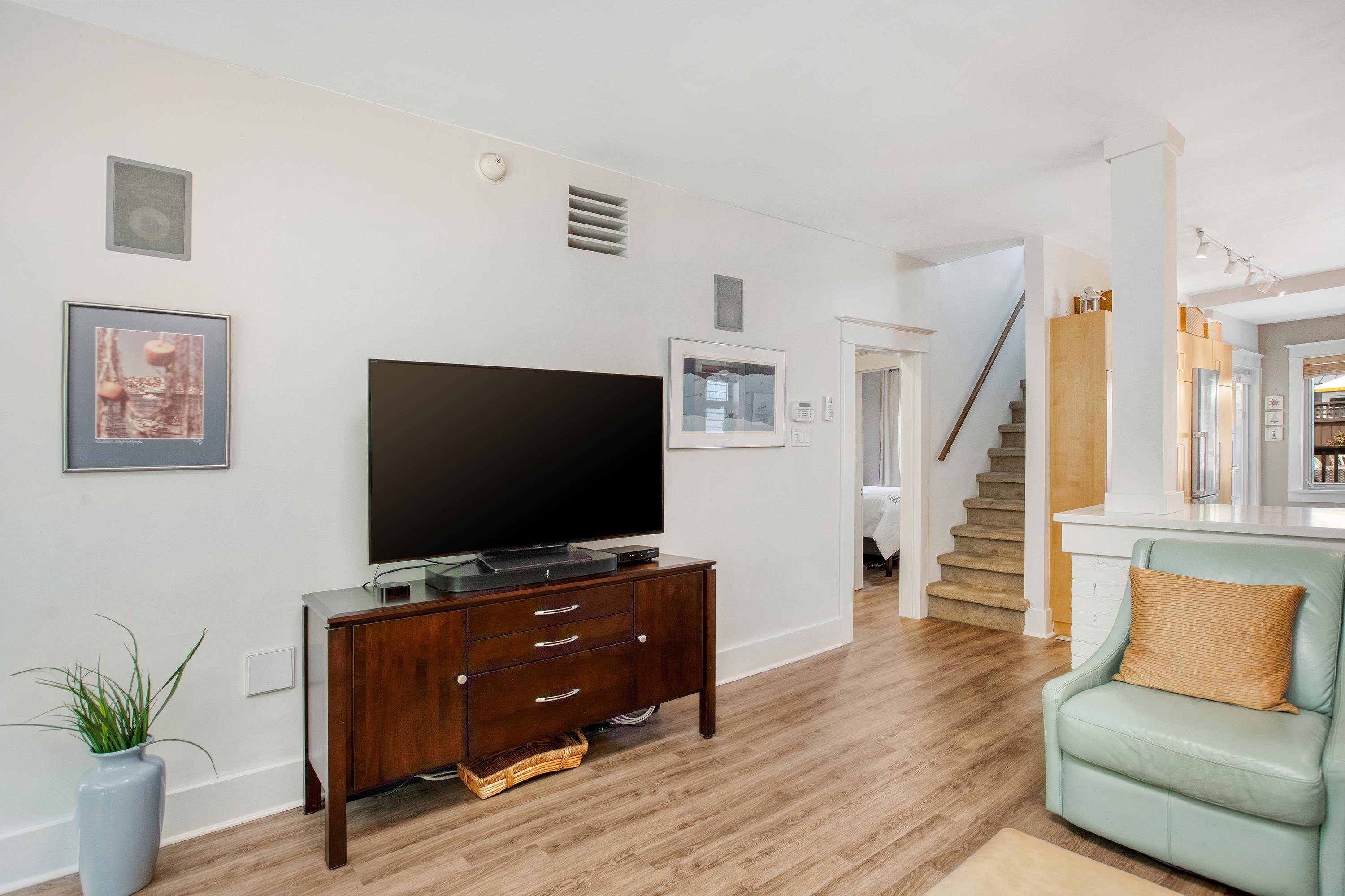 Vancouver, BC V6J 3S1,1353 Maple ST