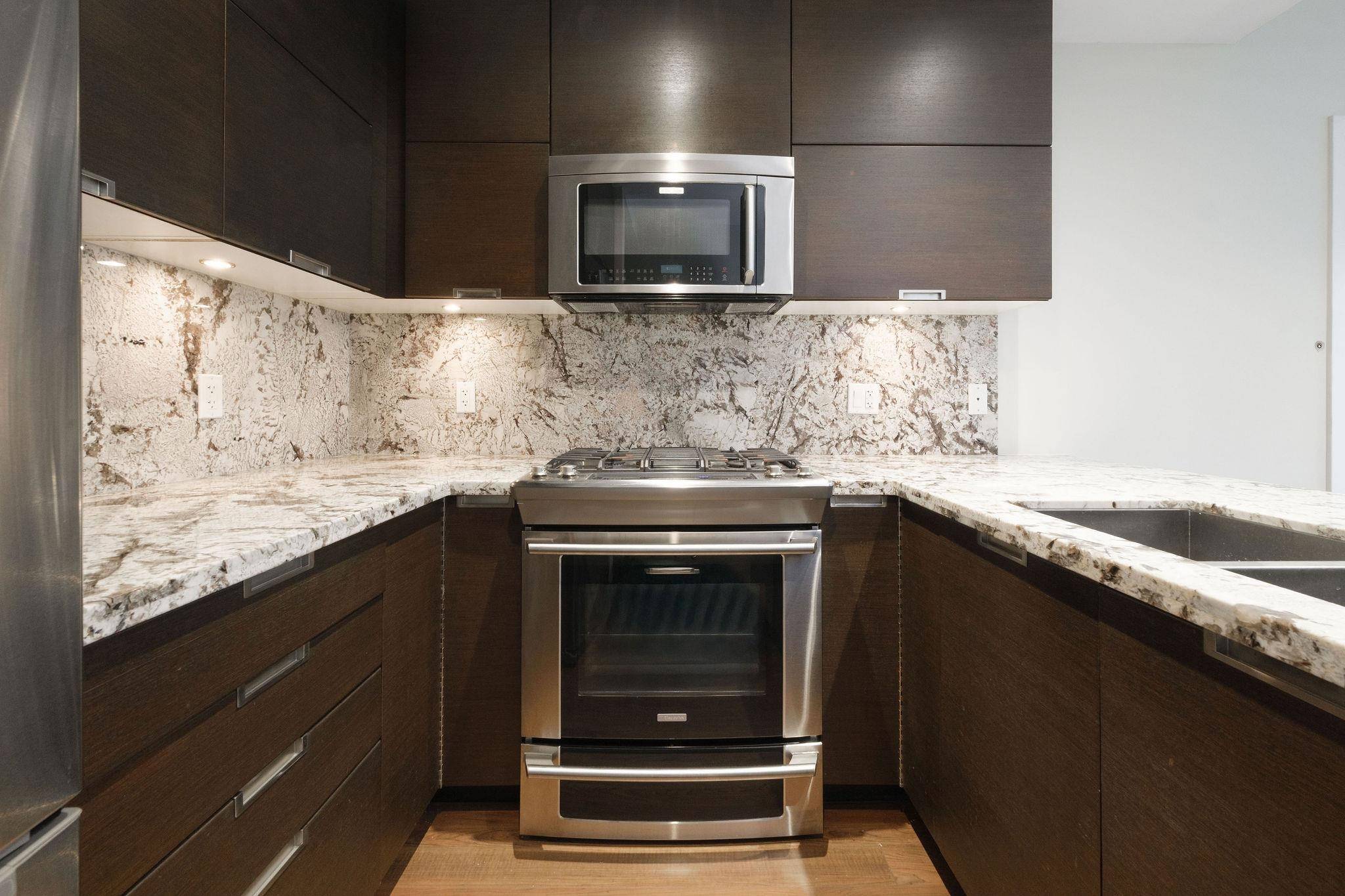 Burnaby, BC V5C 0G6,2077 Rosser AVE #207