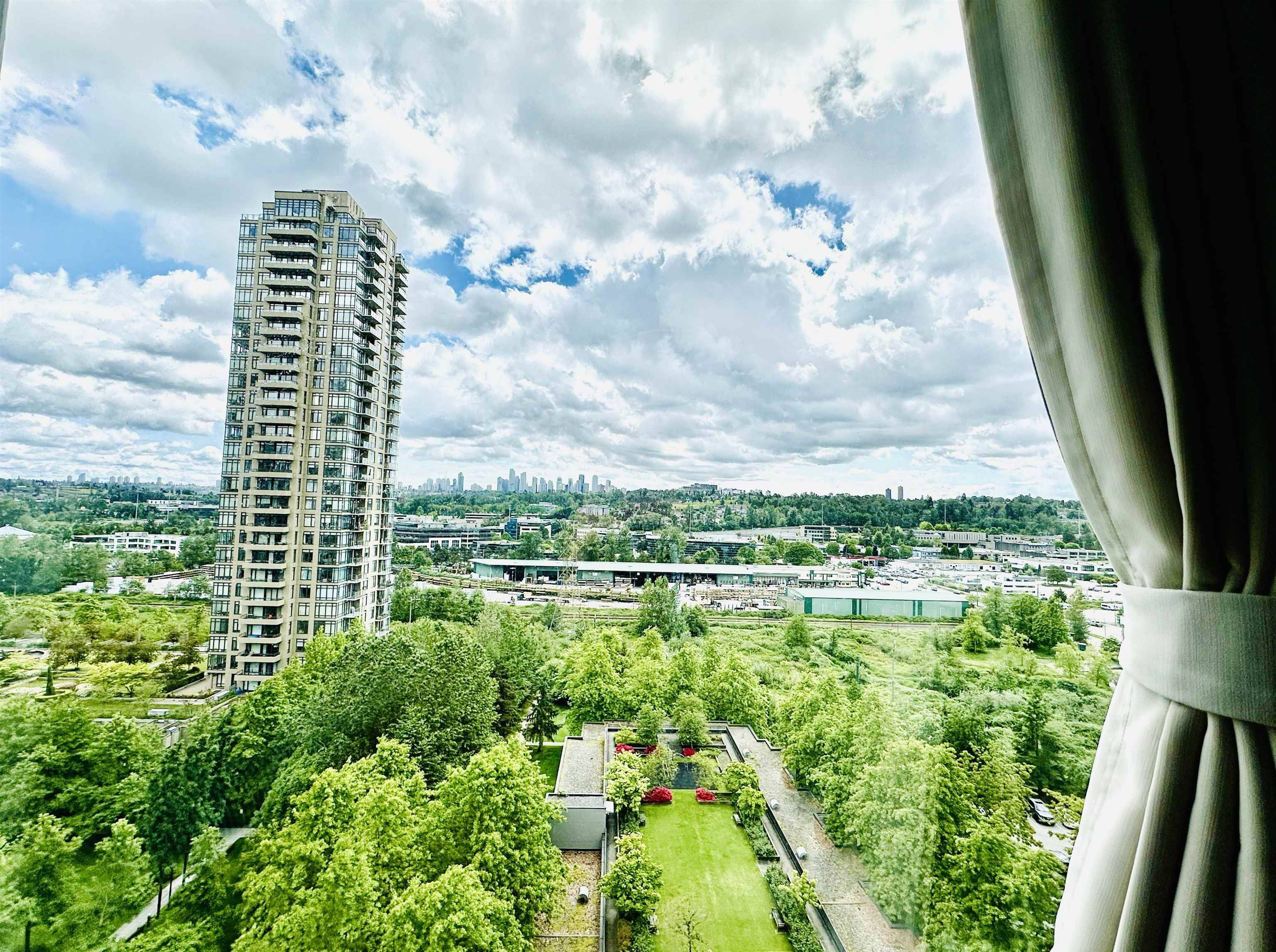 Burnaby, BC V5C 0A2,4182 Dawson ST #1602