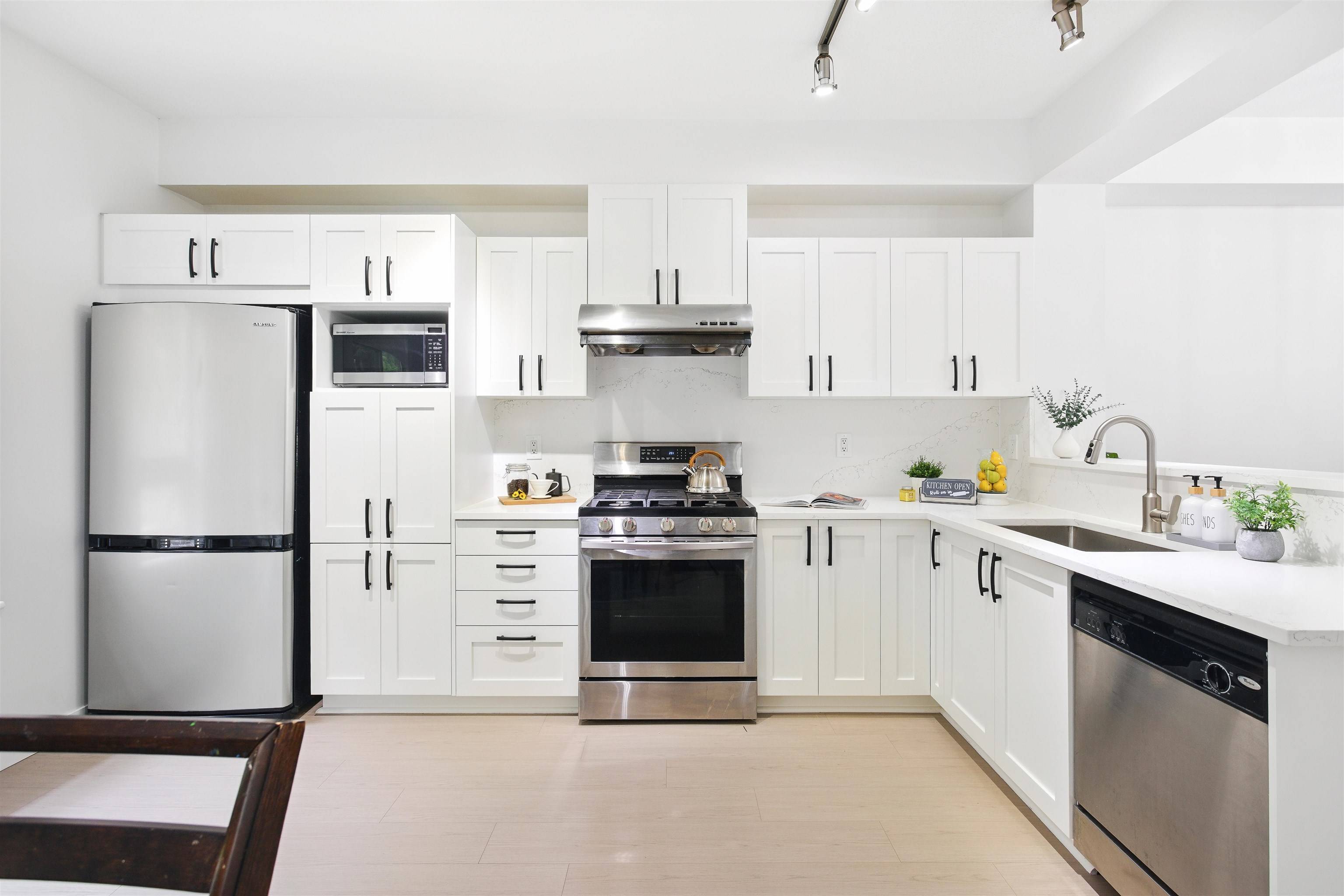 Coquitlam, BC V3E 0A5,3065 Dayanee Springs BLVD #10
