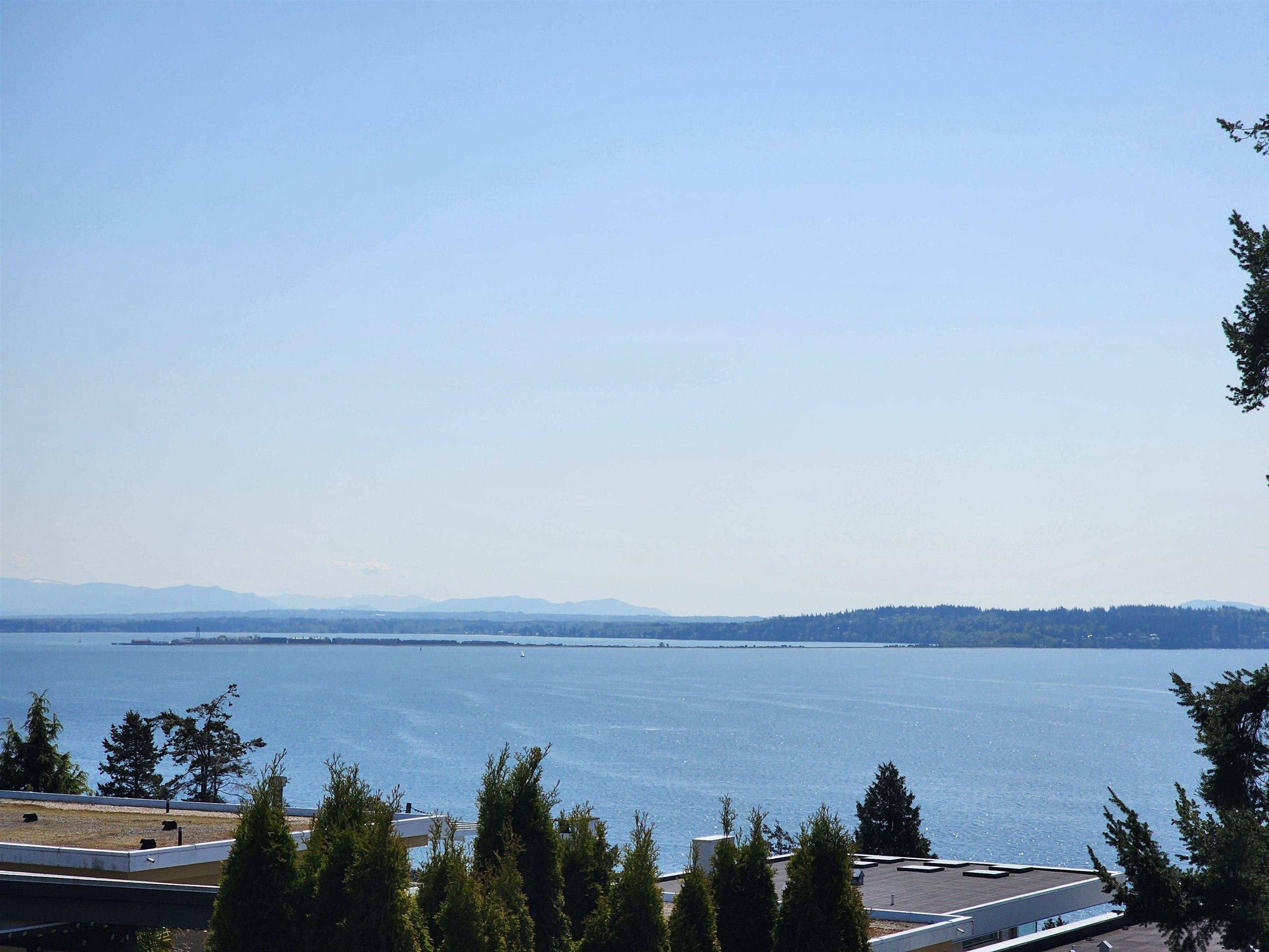 White Rock, BC V4B 2X3,14366 Magdalen AVE