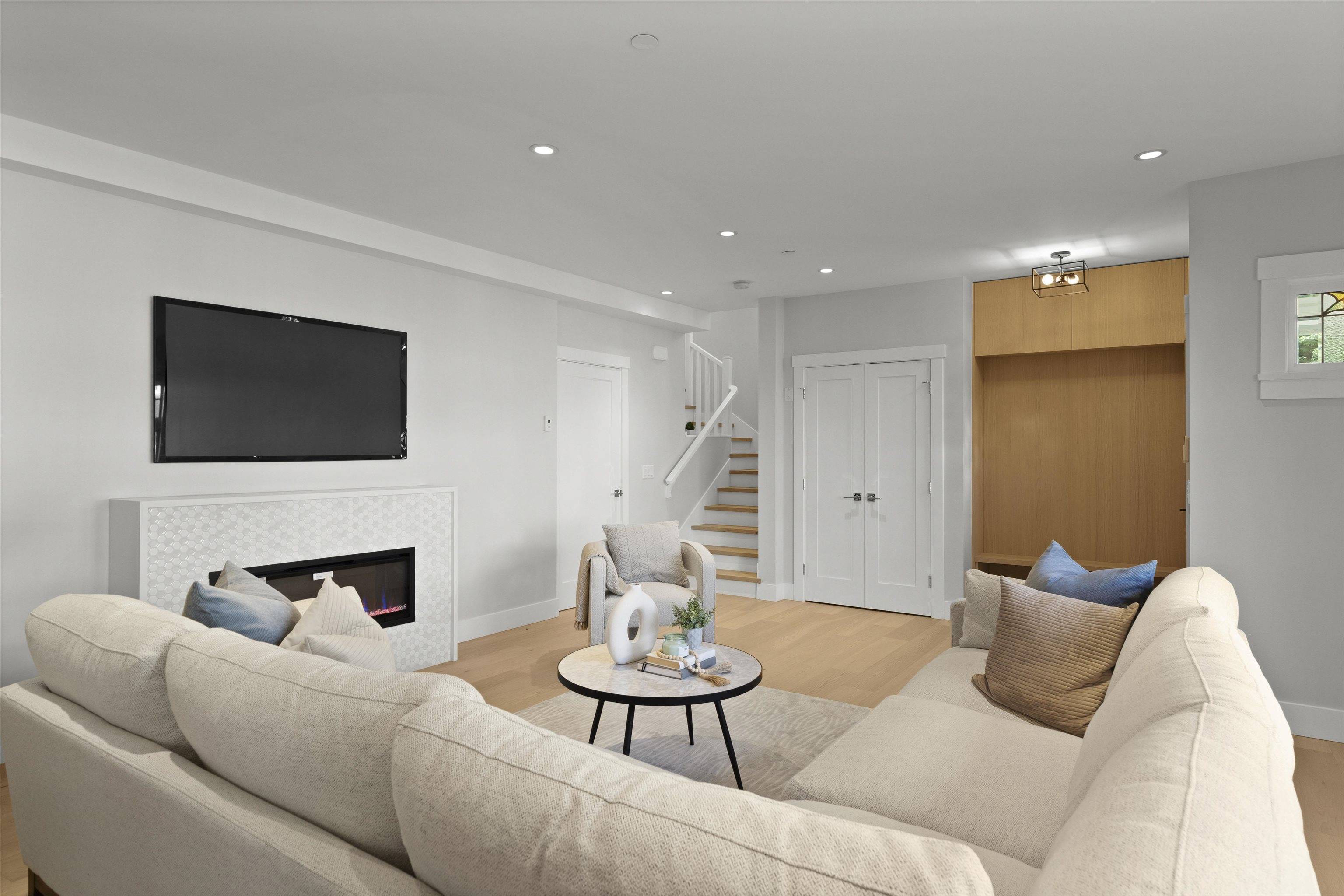 Vancouver, BC V6H 1R6,1060 W 15 Th AVE