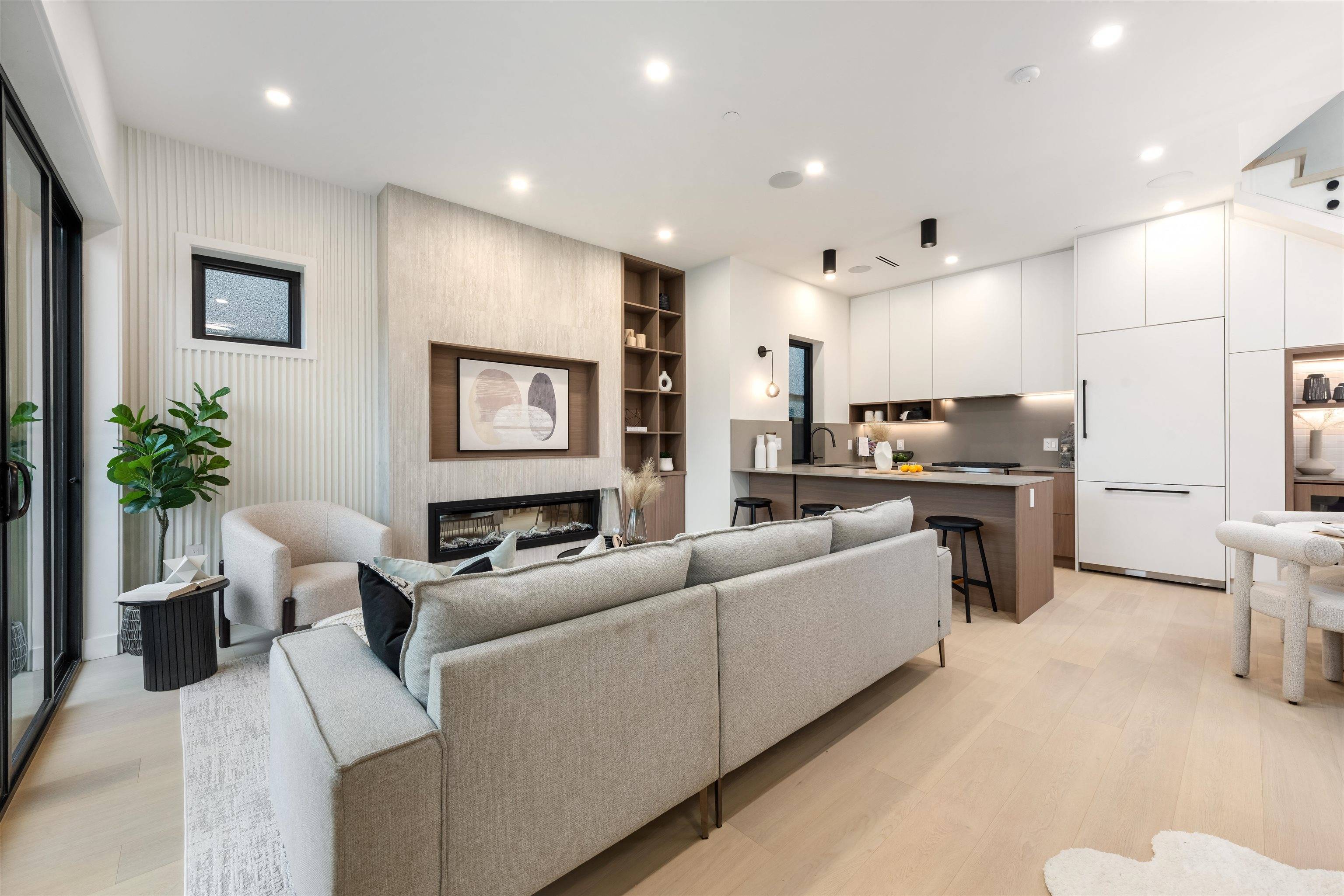 Vancouver, BC V5W 1H5,351 E 38th AVE #1