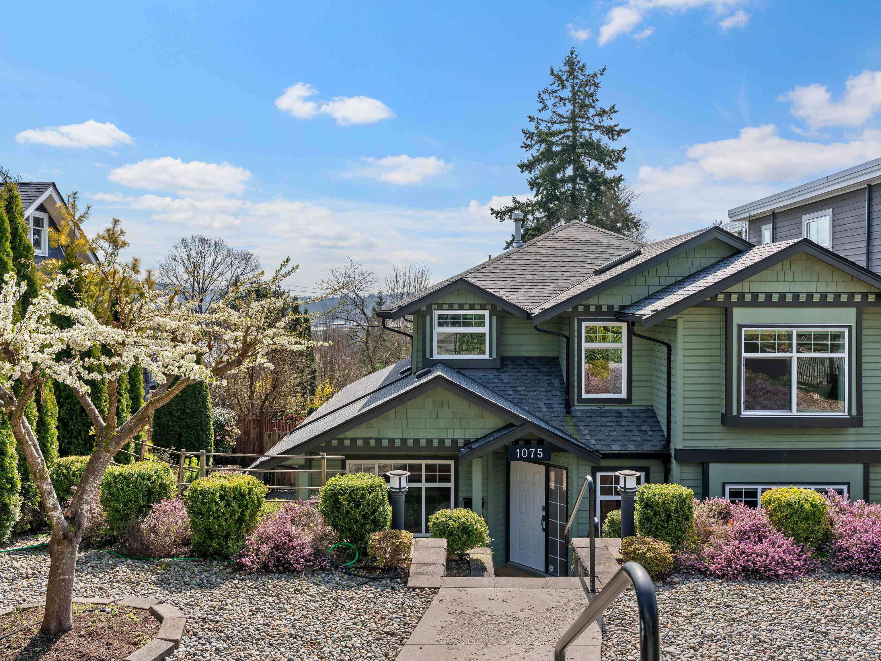 North Vancouver, BC V7L 1T4,1075 Adderley ST