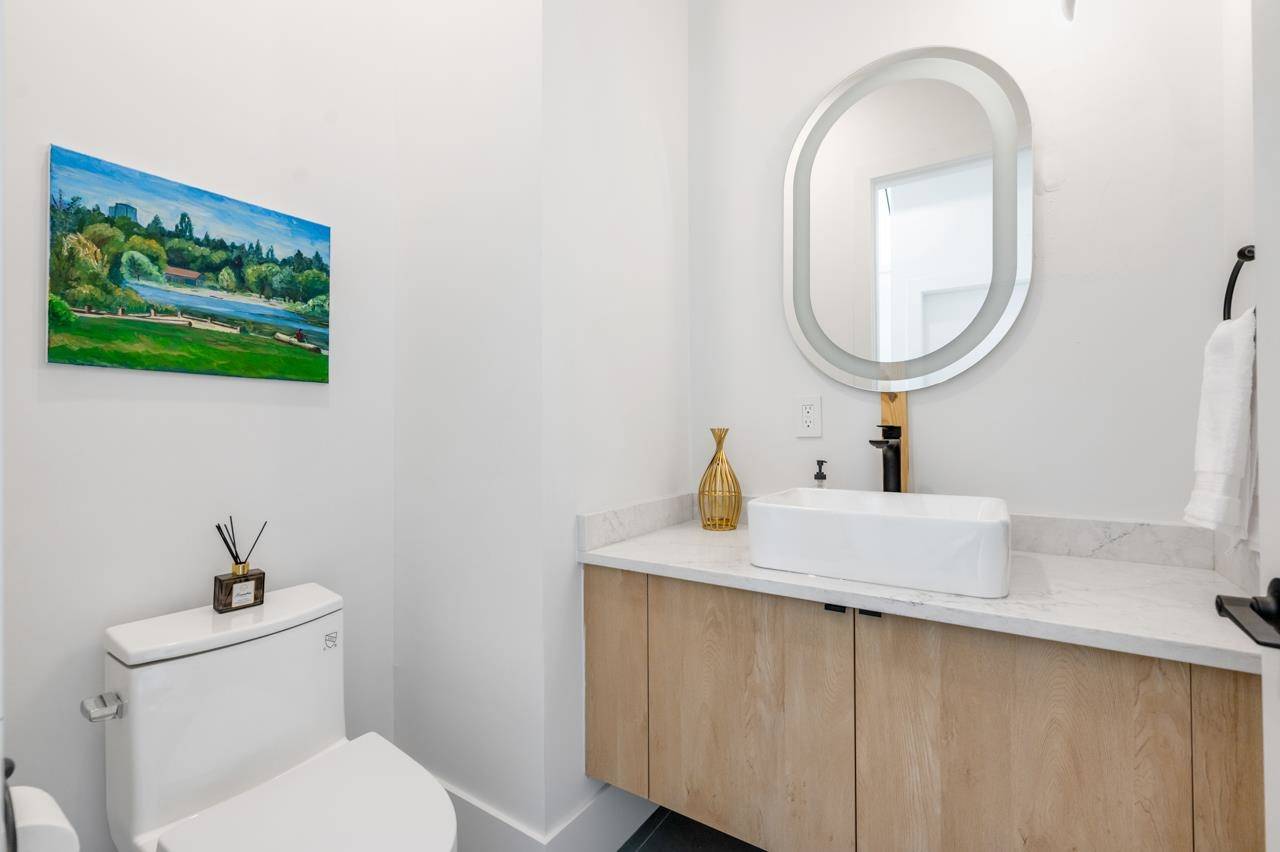 Vancouver, BC V5M 3J5,2124 Renfrew ST #2
