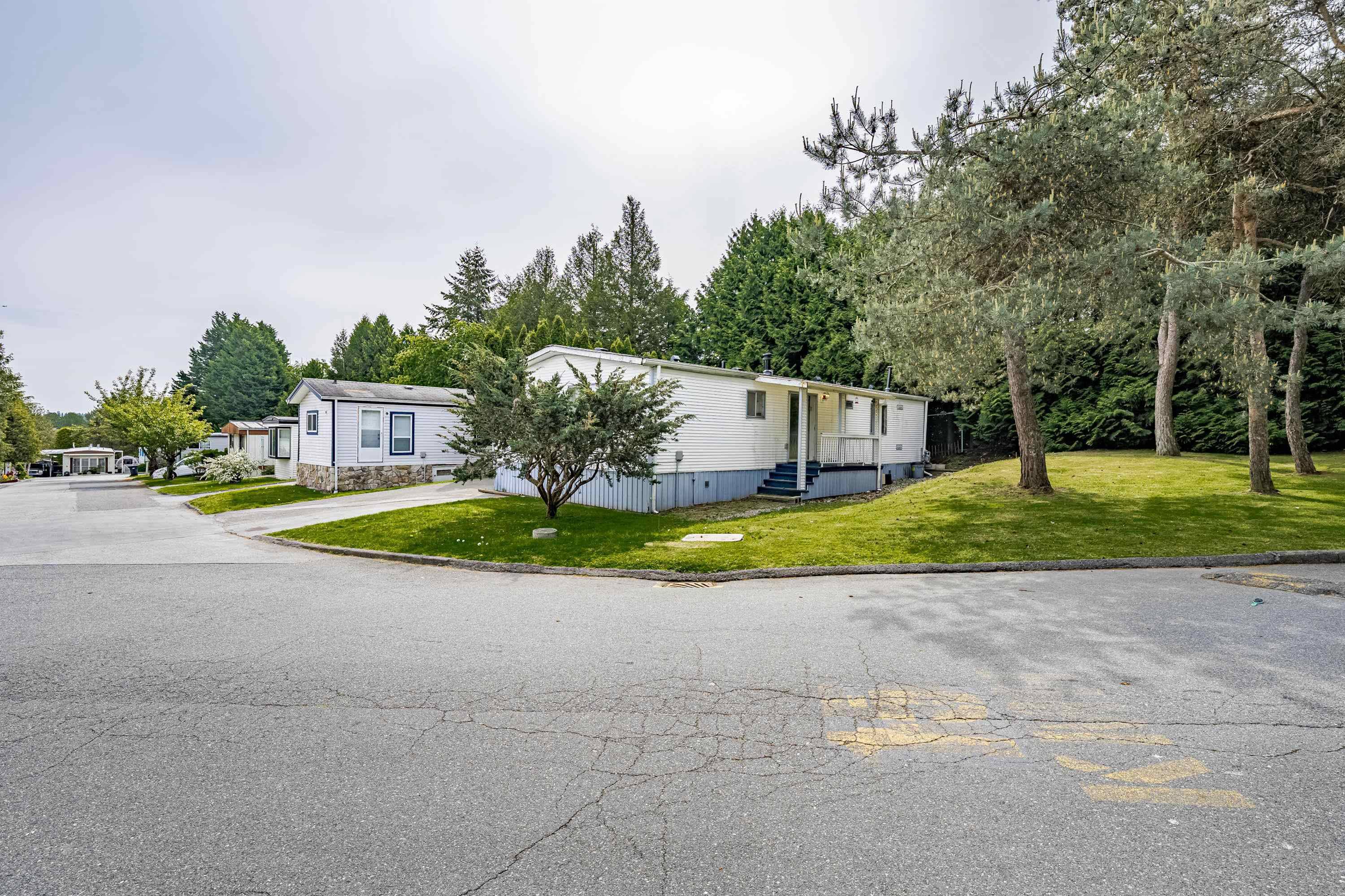 Surrey, BC V3W 6E1,8220 King George BLVD #1