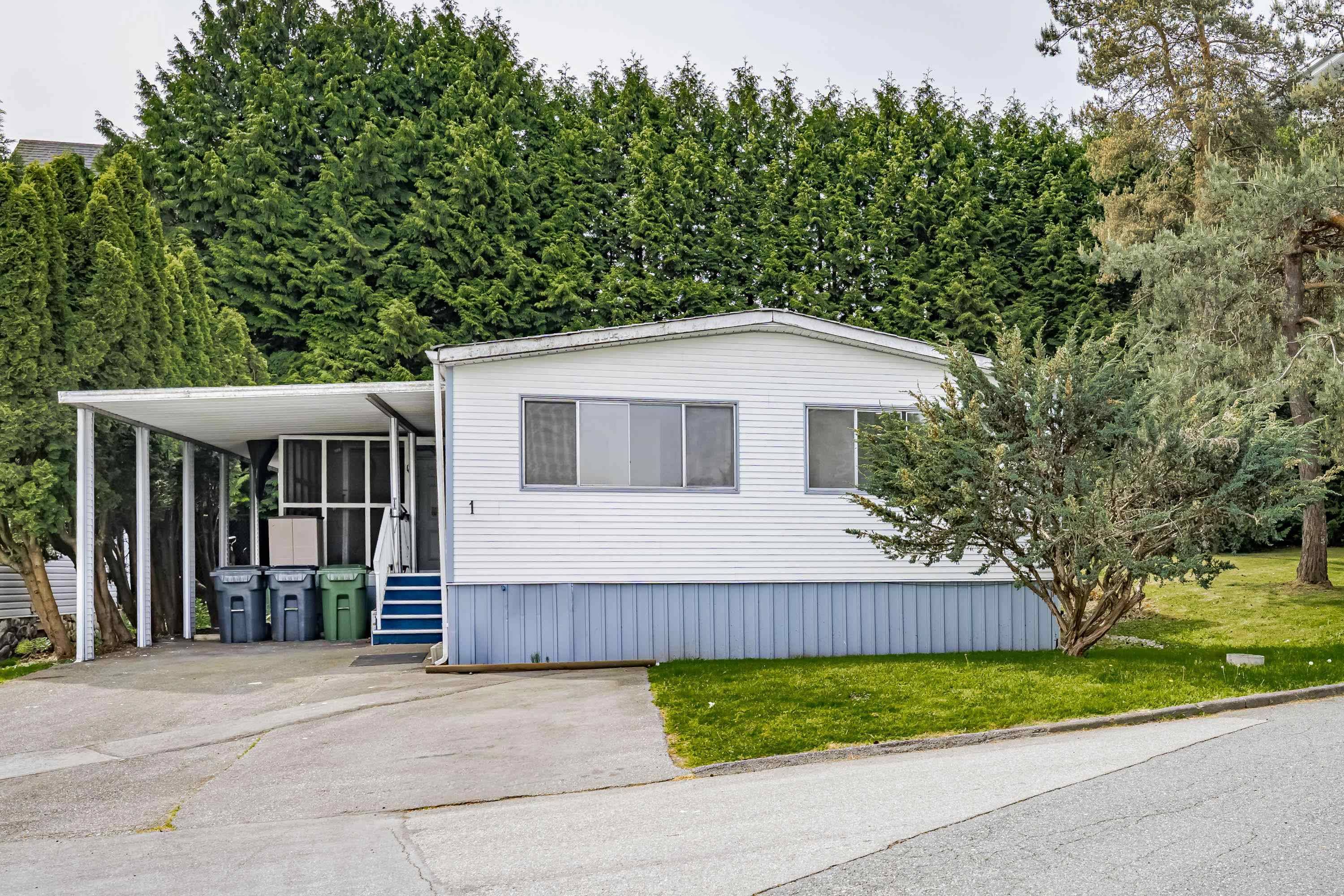 Surrey, BC V3W 6E1,8220 King George BLVD #1
