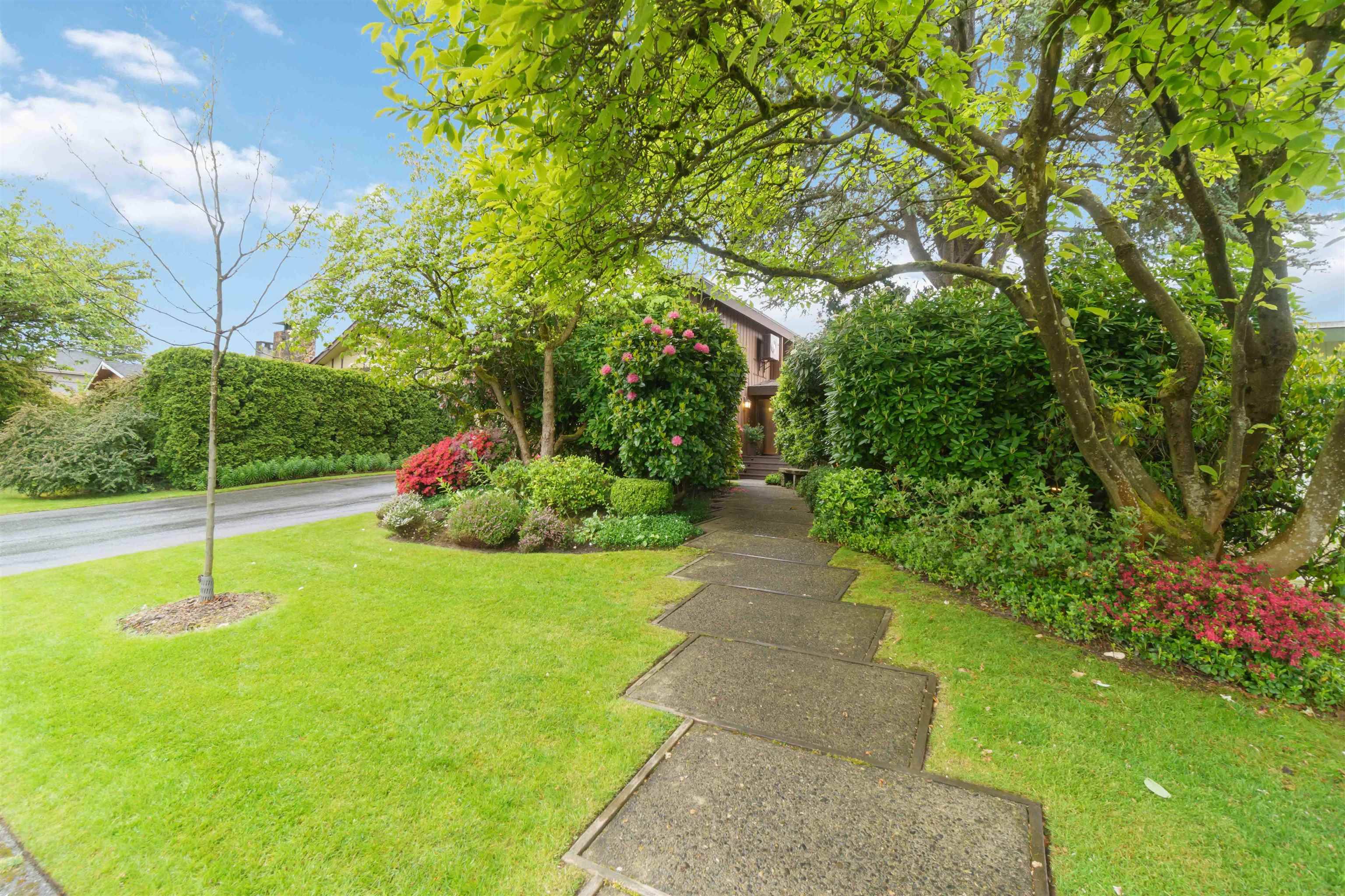 Vancouver, BC V5Z 2R8,826 W 47th AVE