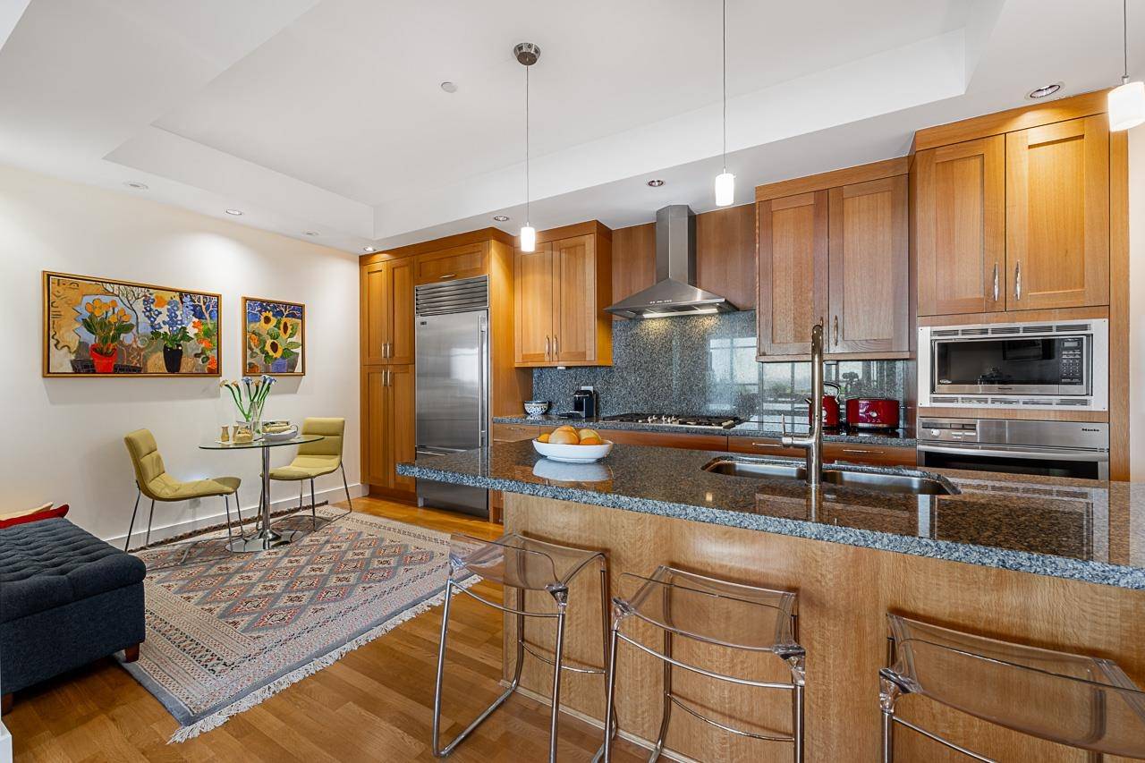 West Vancouver, BC V7S 3J4,2210 Chippendale RD #103