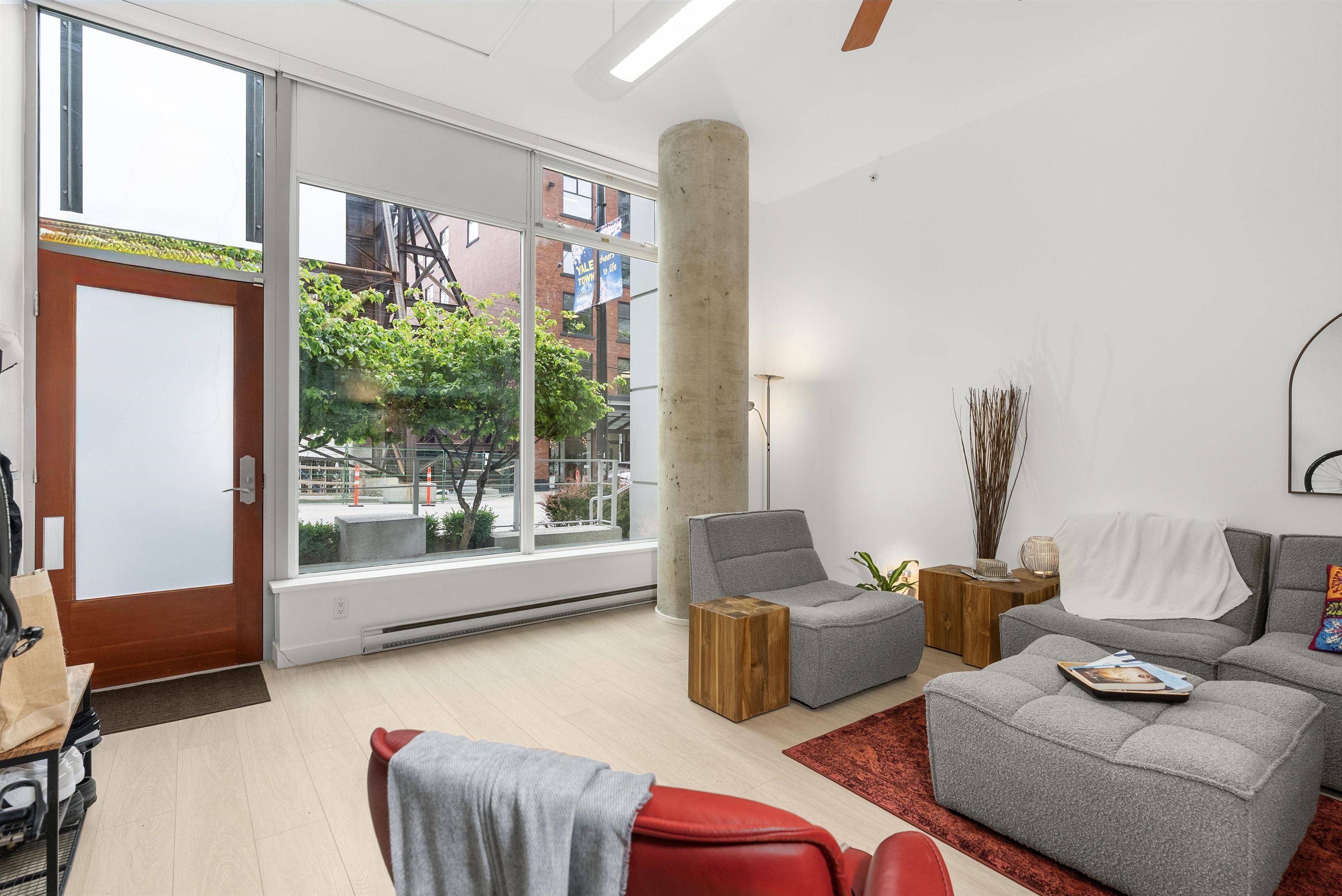 Vancouver, BC V6B 2P4,817 Cambie ST
