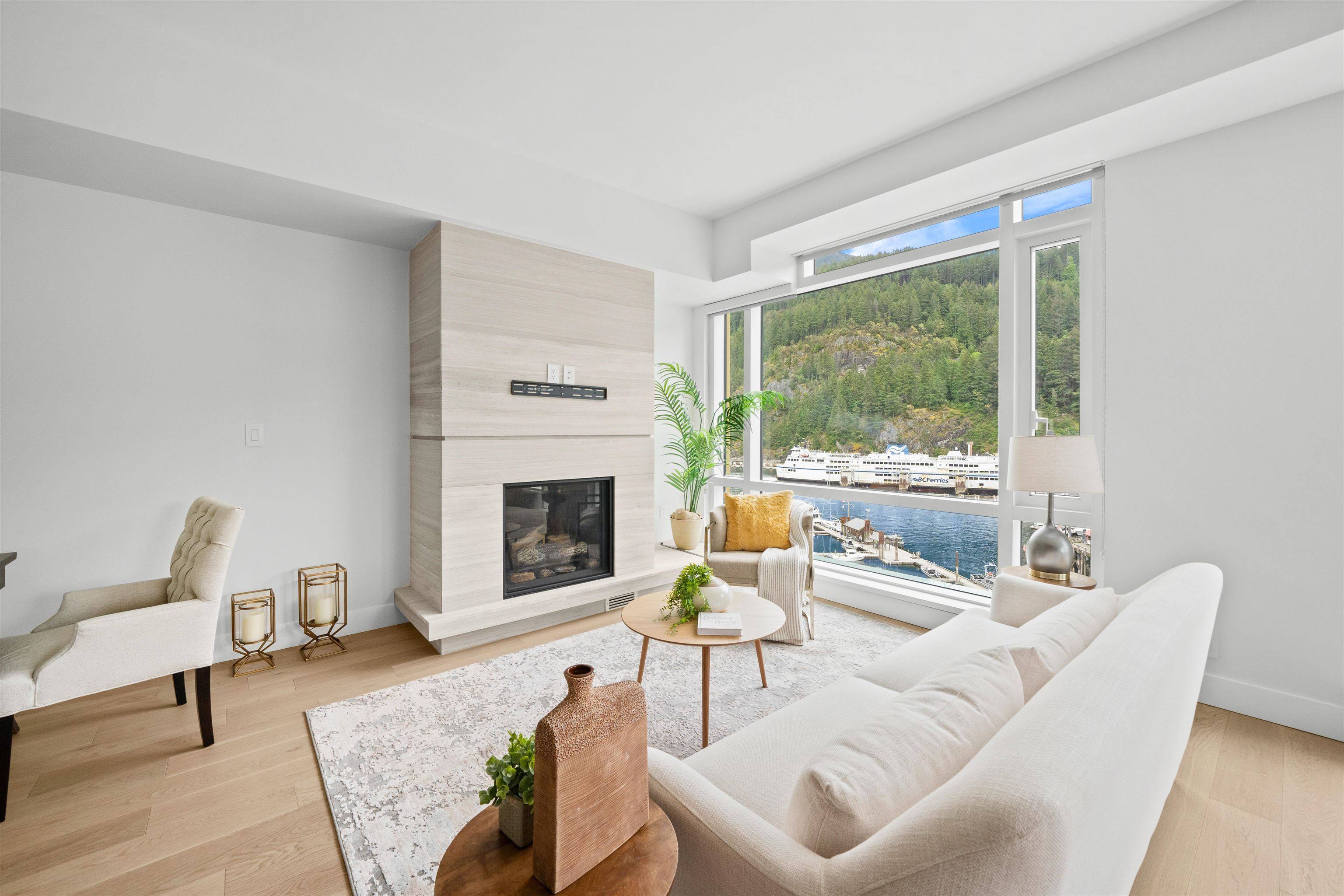 West Vancouver, BC V7W 0A4,6707 Nelson AVE #707