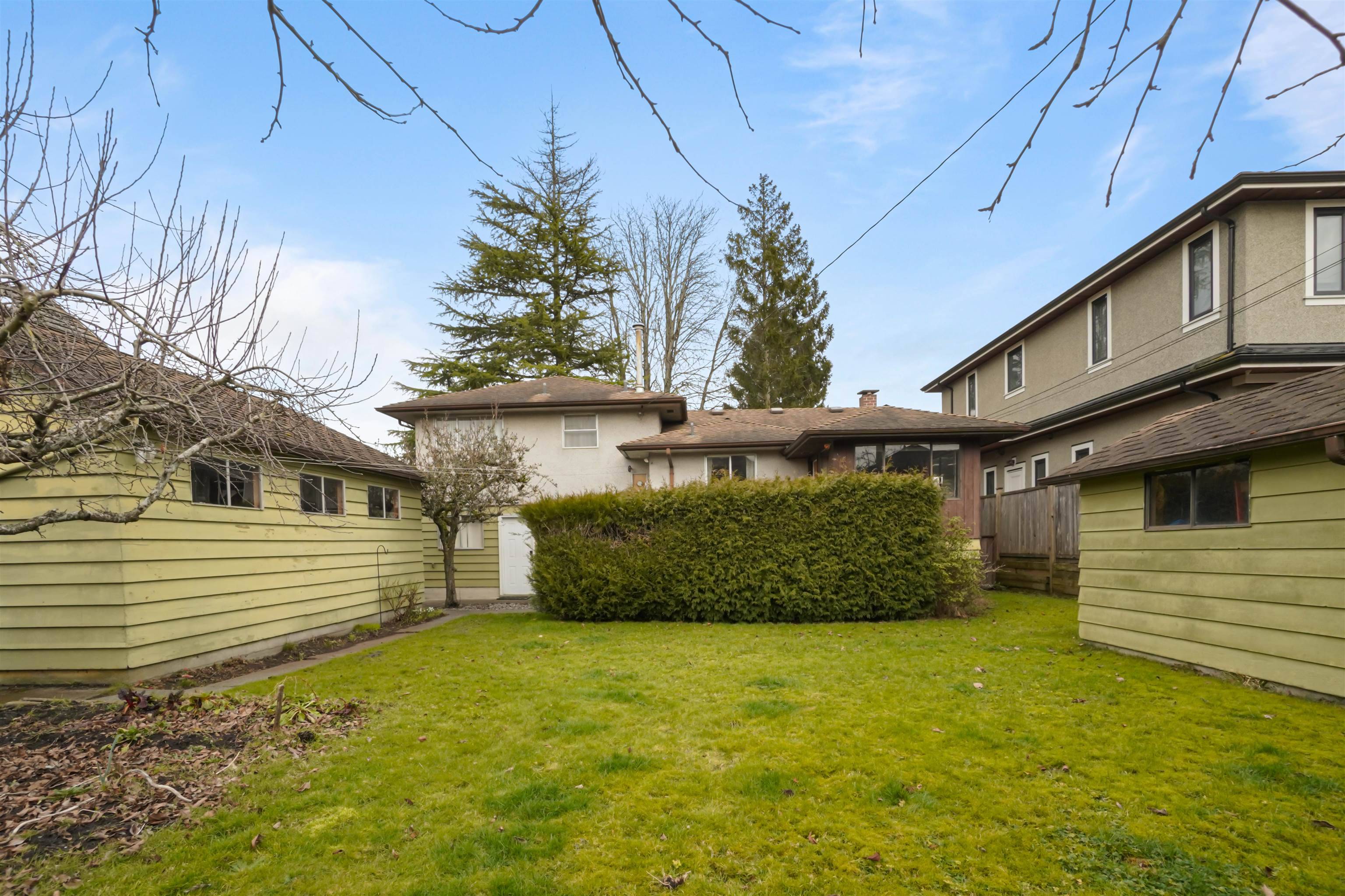 Richmond, BC V7A 4A6,9831 Seacote RD