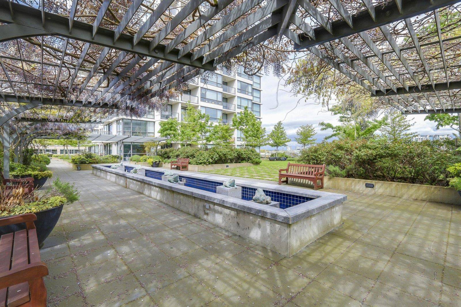Burnaby, BC V5H 3Z5,5645 Barker AVE #103