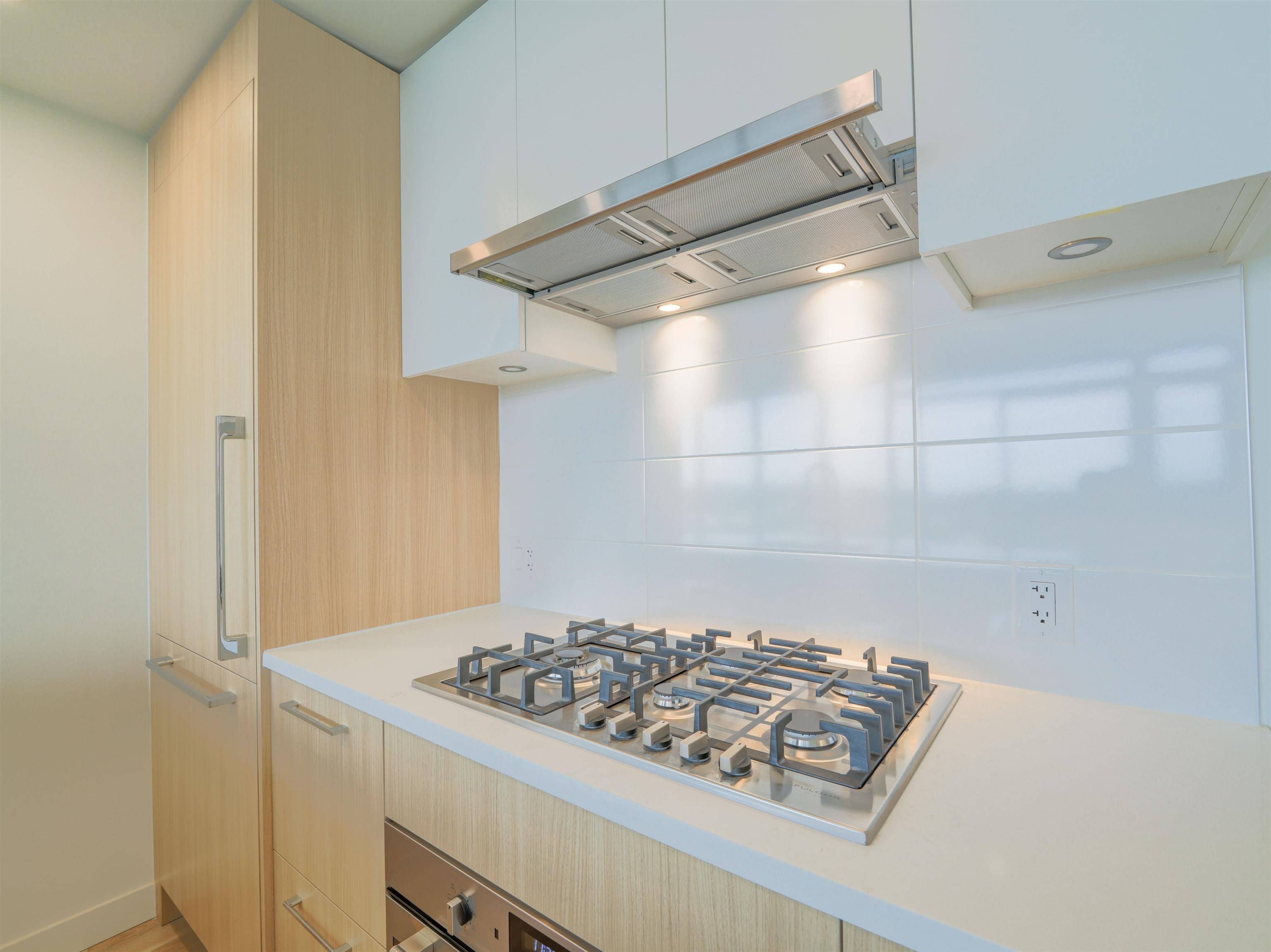 Surrey, BC V3T 2V3,9675 King George BLVD #1904