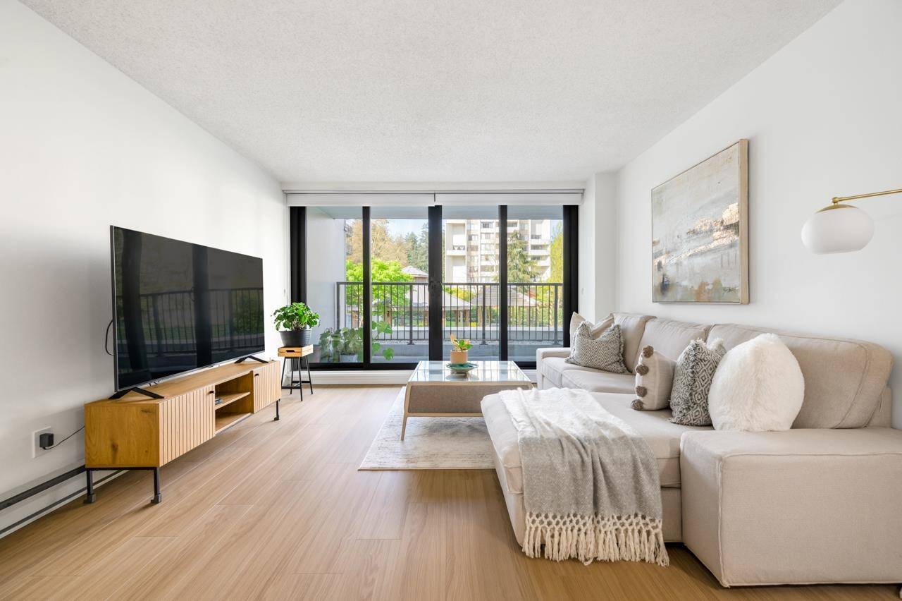 Burnaby, BC V5H 4E4,6455 Willingdon AVE #201