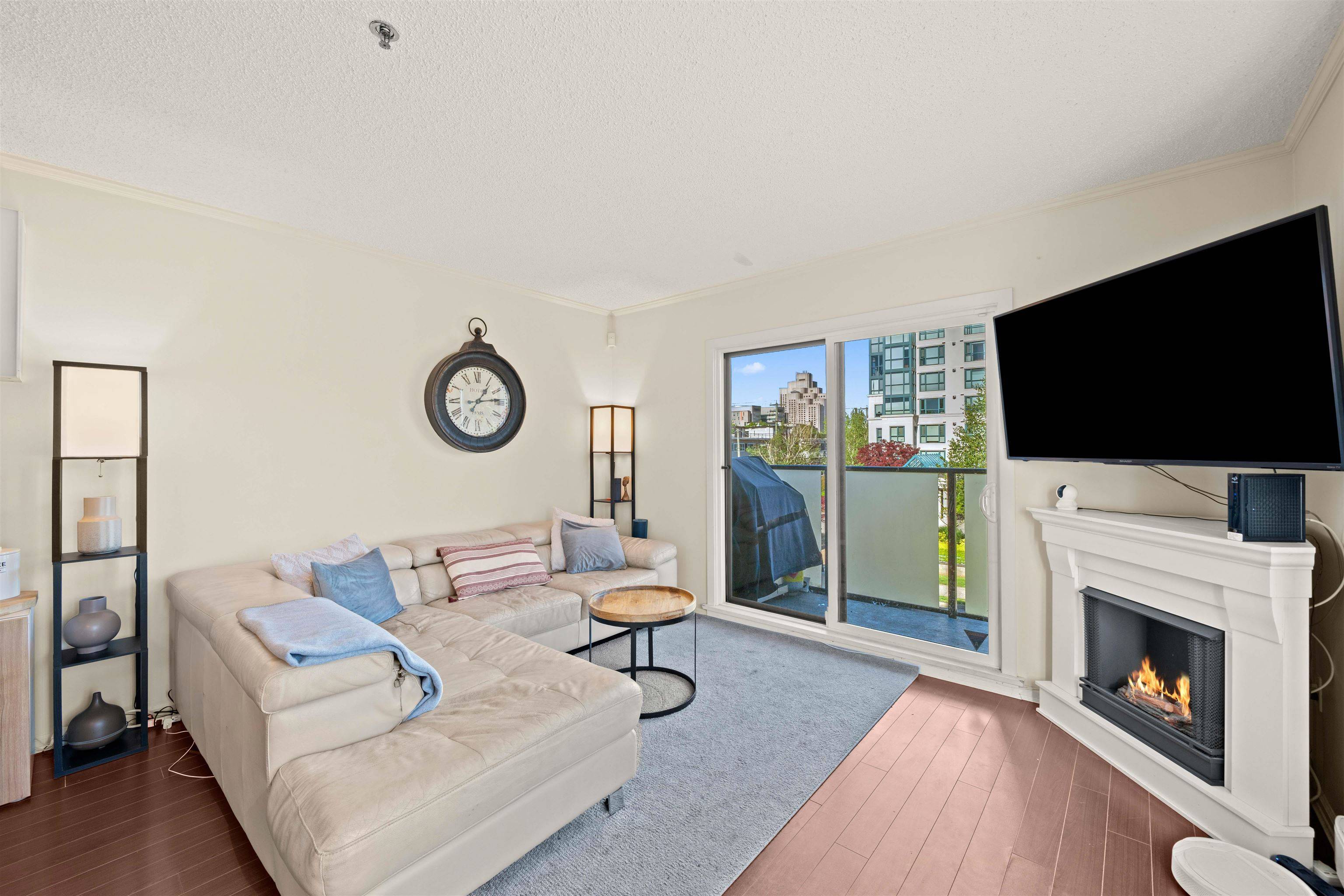 Vancouver, BC V6H 1P7,1205 W 14th AVE #201