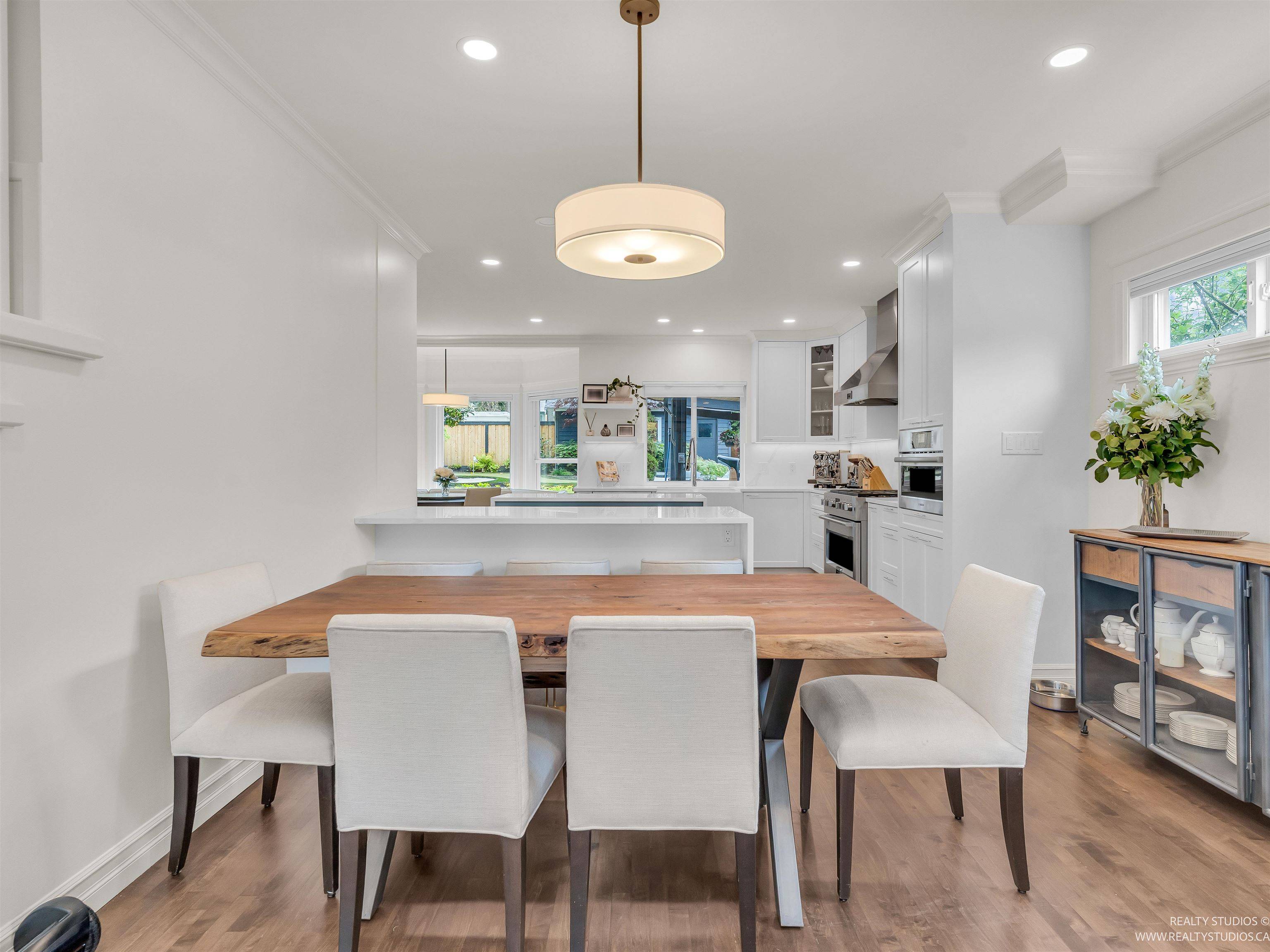 North Vancouver, BC V7L 2S6,850 E 15th ST