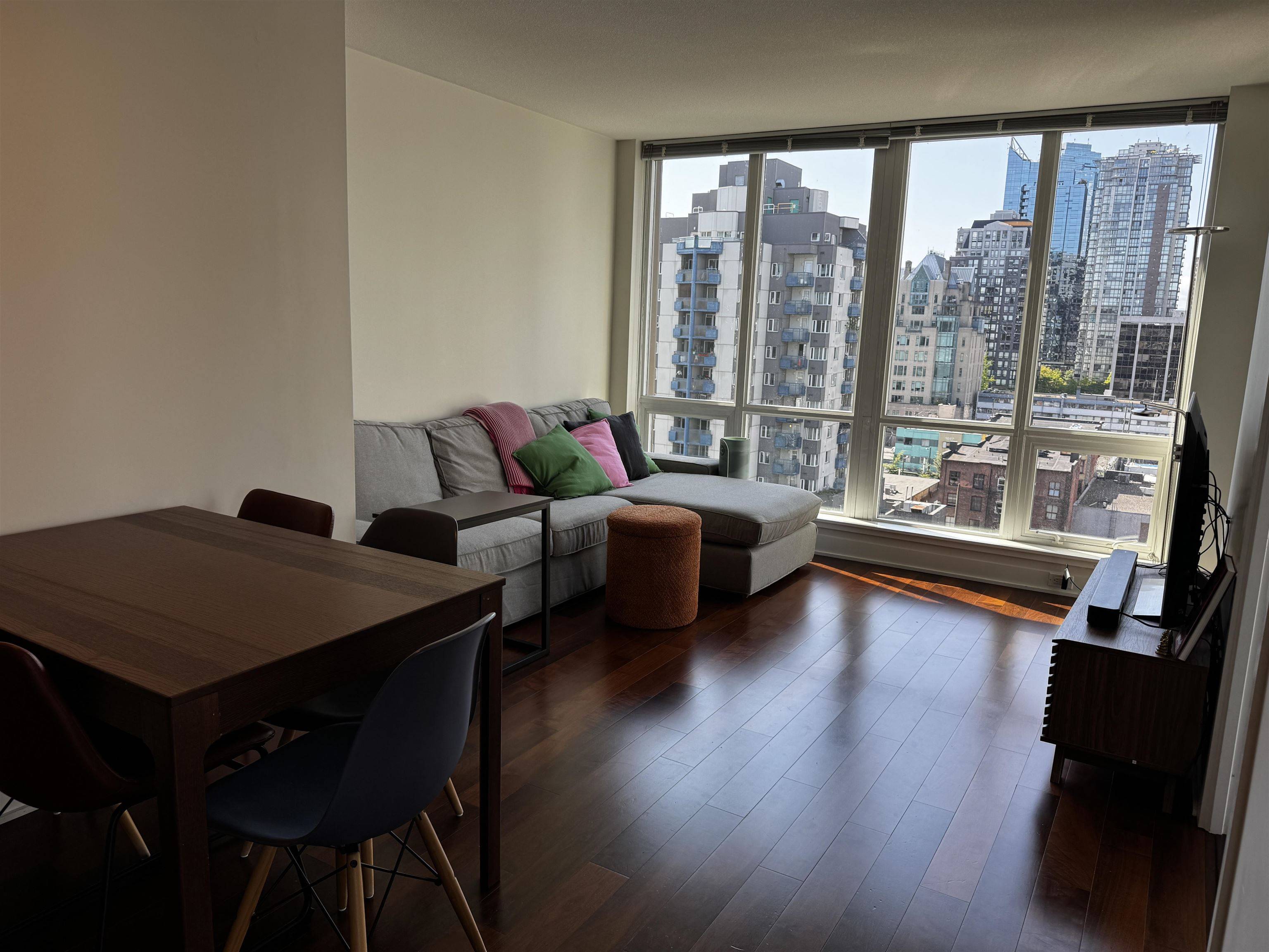 Vancouver, BC V6B 0C2,1055 Richards ST #1705