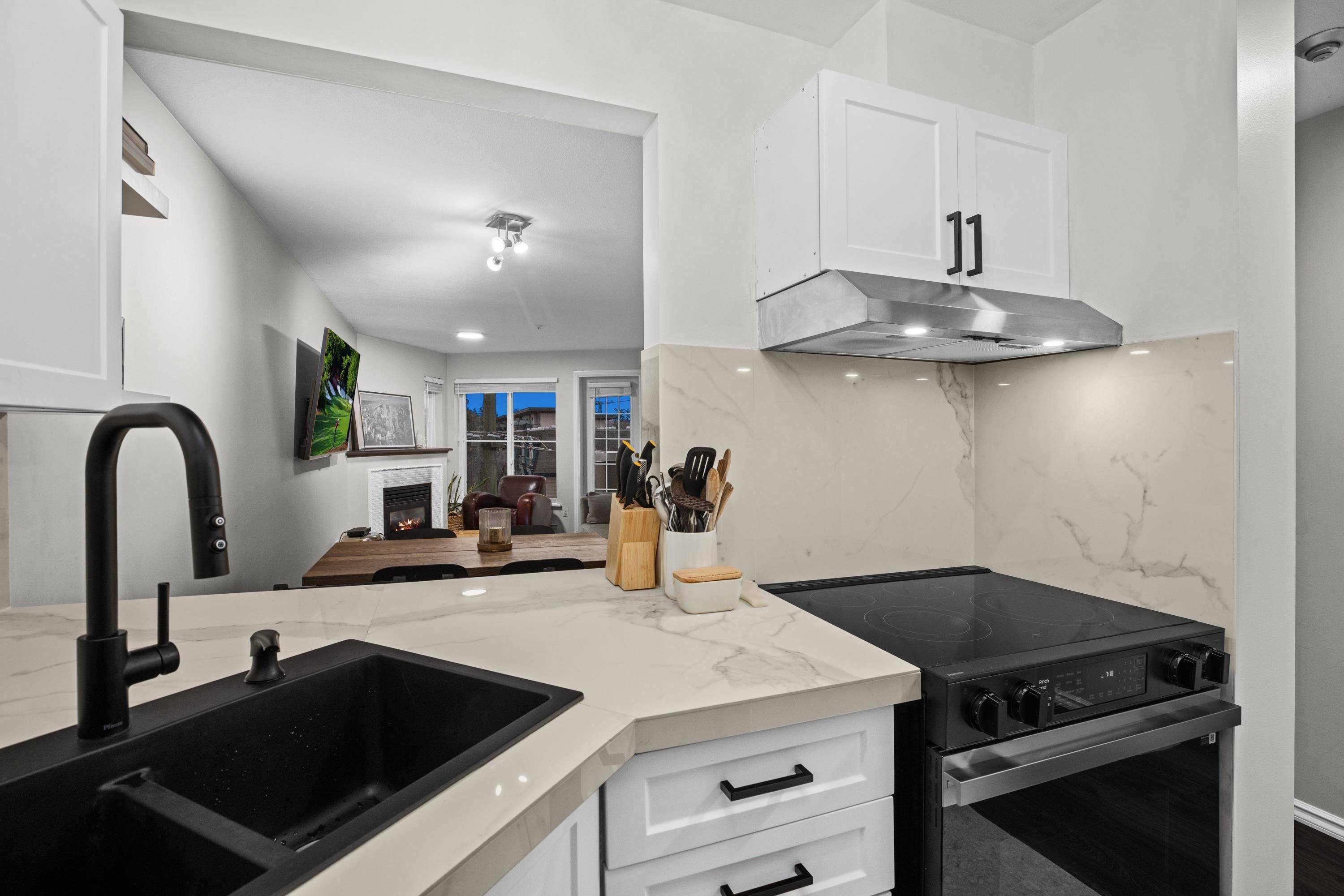 North Vancouver, BC V7L 3N9,245 St. Davids AVE #402