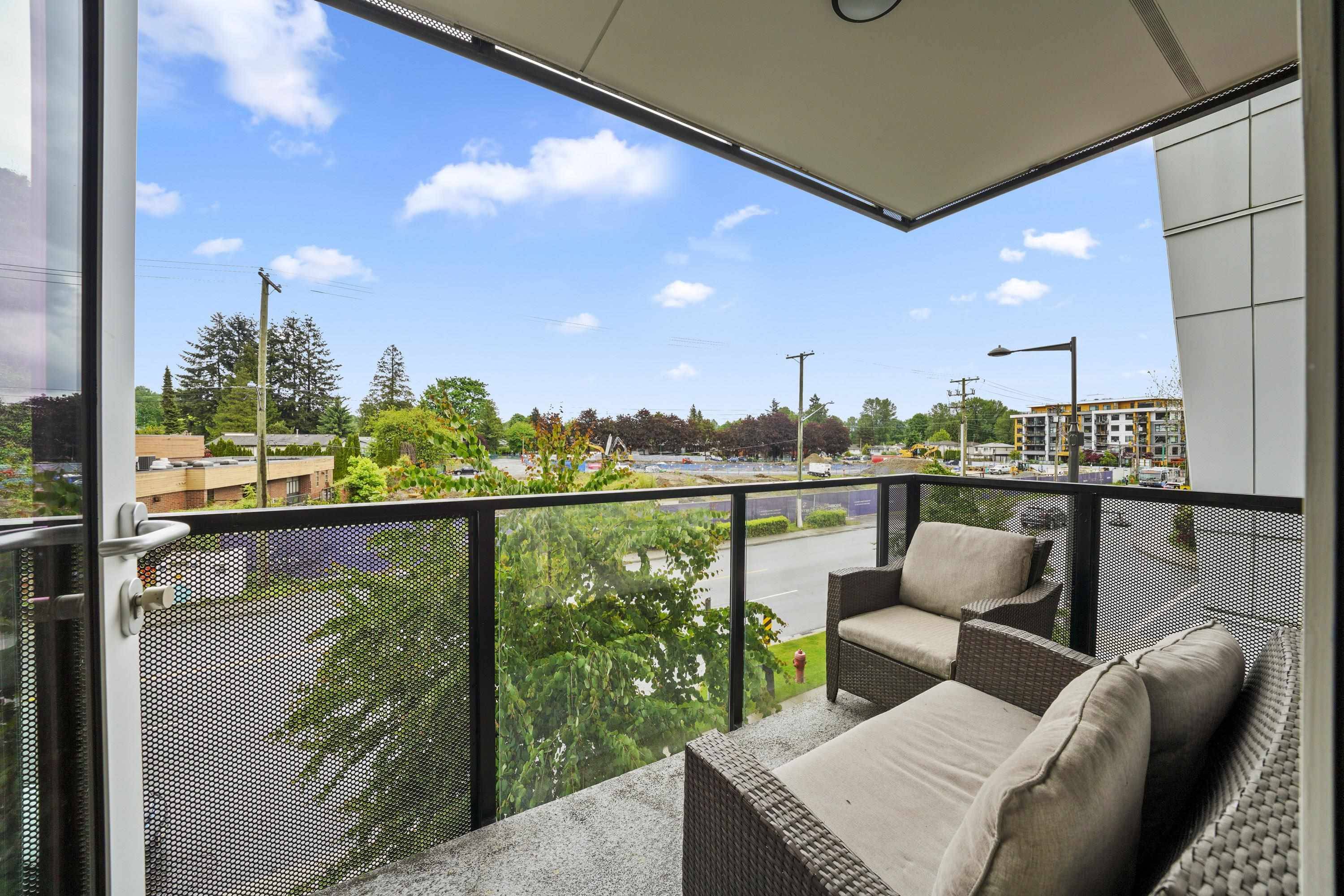 North Vancouver, BC V7J 0C9,1496 Charlotte RD #208