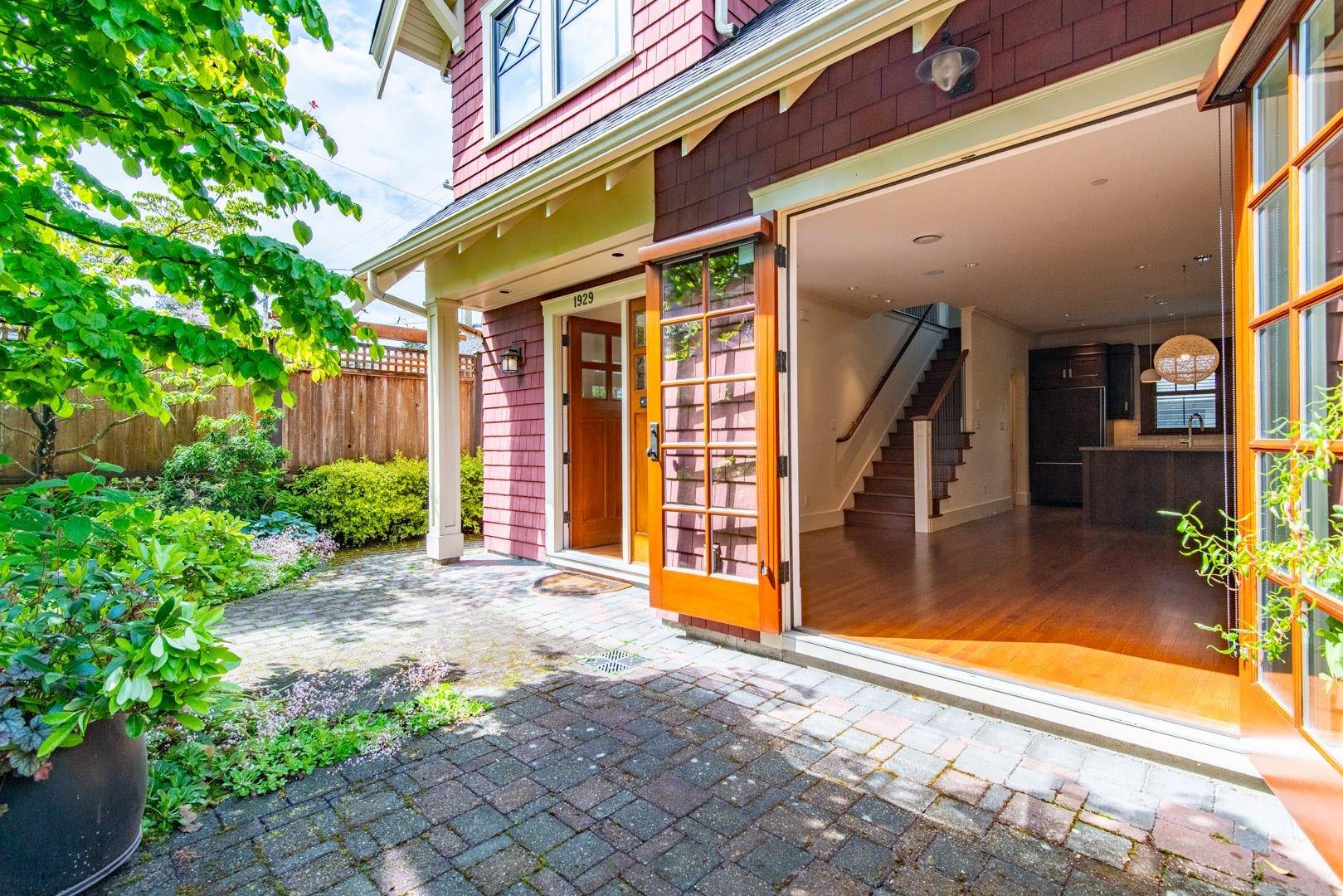 Vancouver, BC V6J 2L2,1929 W 15th AVE