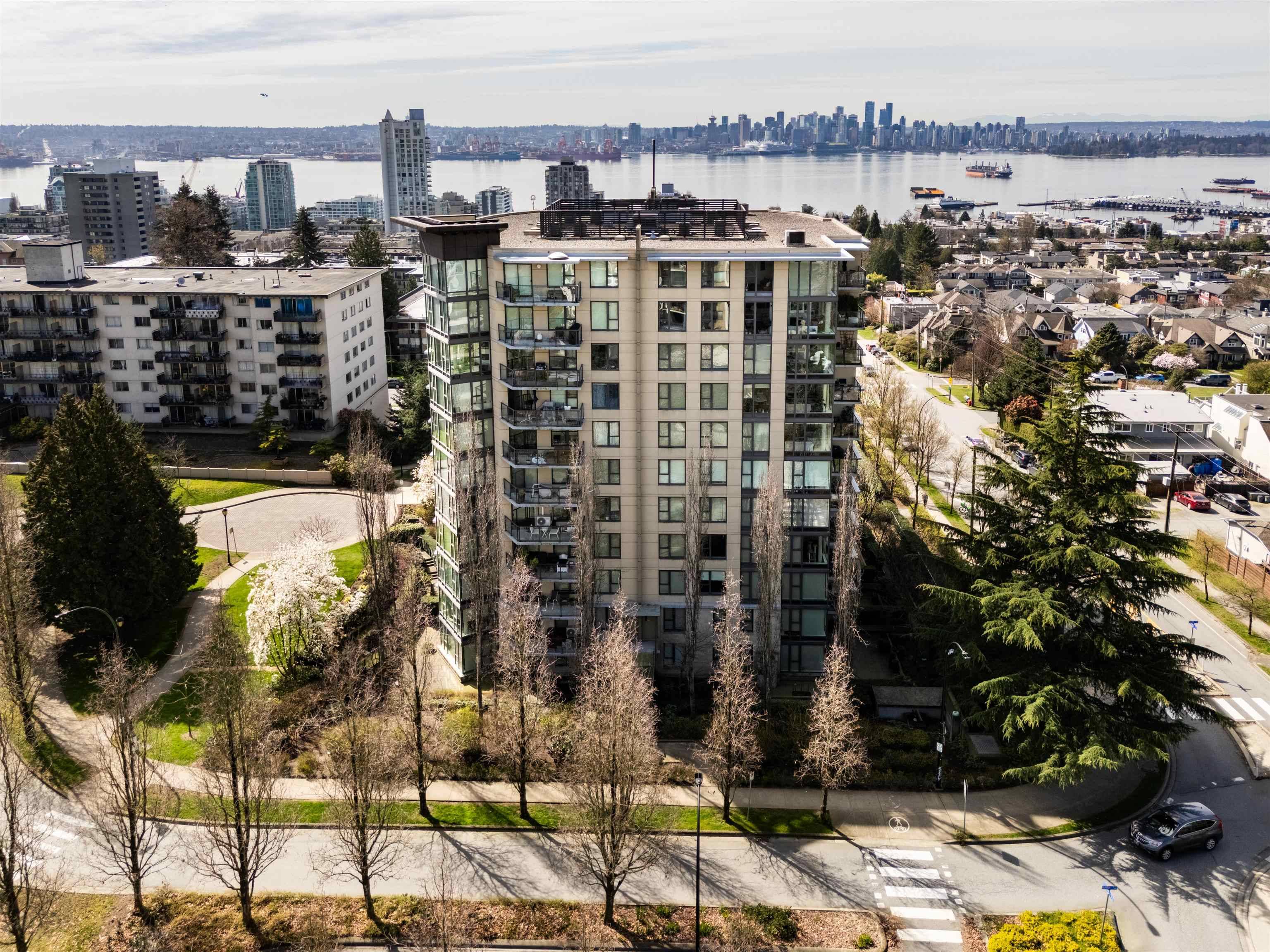 North Vancouver, BC V7M 0A2,683 W Victoria PARK #PH8