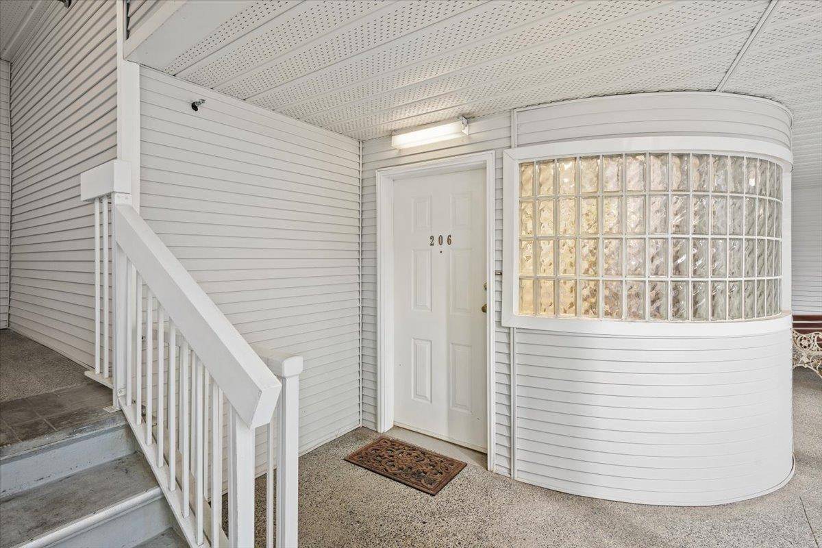 Vancouver, BC V6G 1N9,1465 Comox ST #206