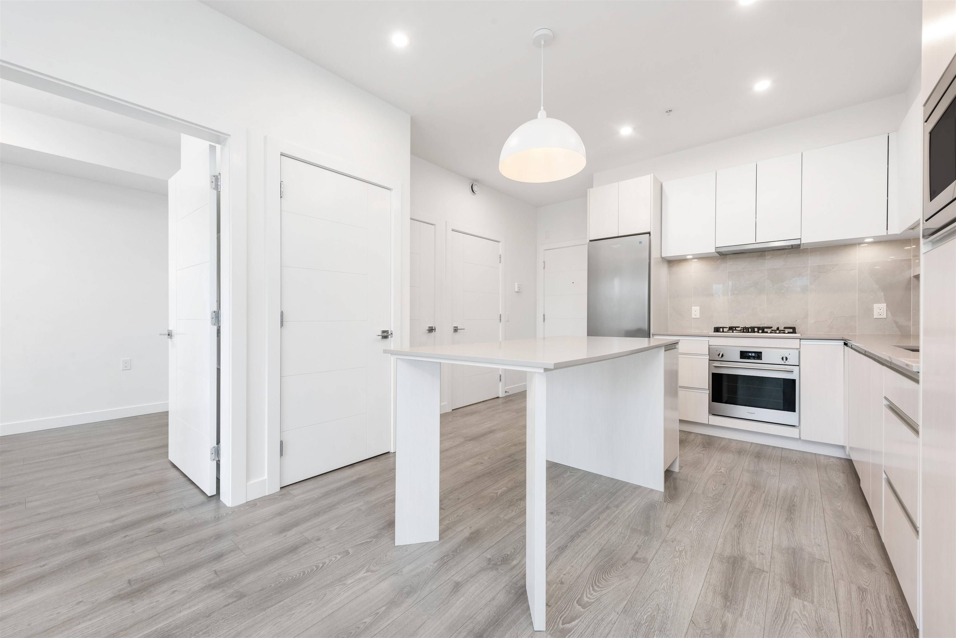 Surrey, BC V3T 0E1,14225 103a AVE #506