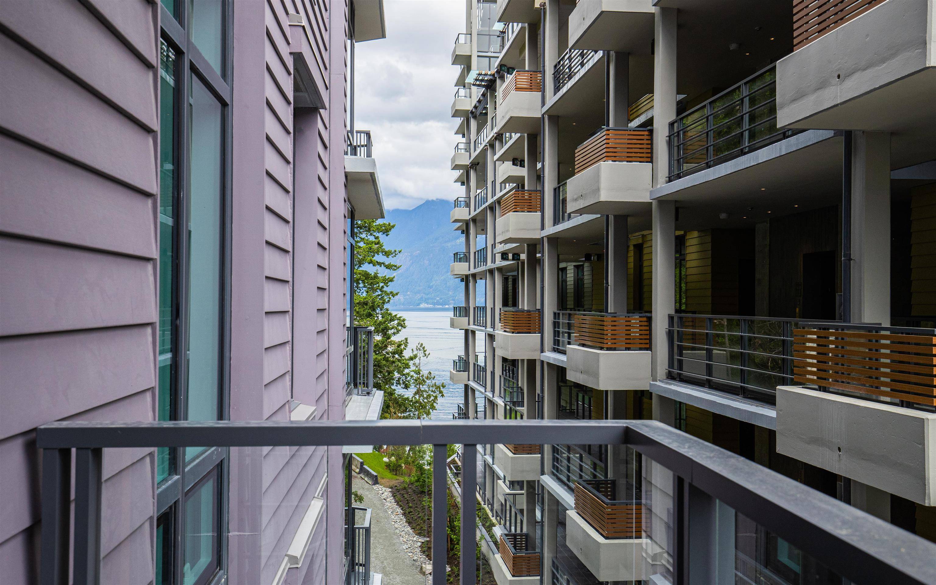 West Vancouver, BC V7W 2B2,6699 Nelson AVE #402