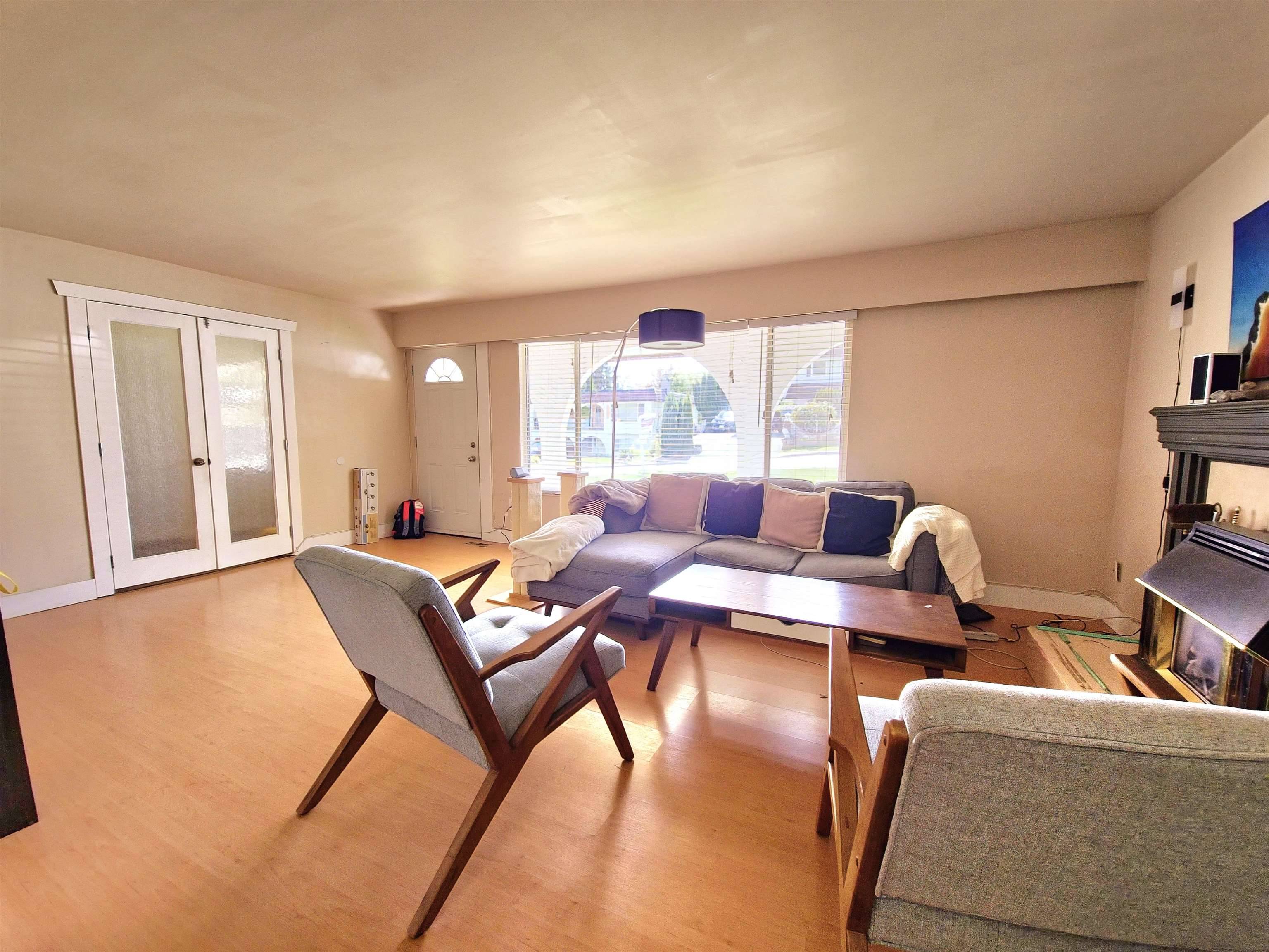 Burnaby, BC V5G 1X5,5685 Forest ST