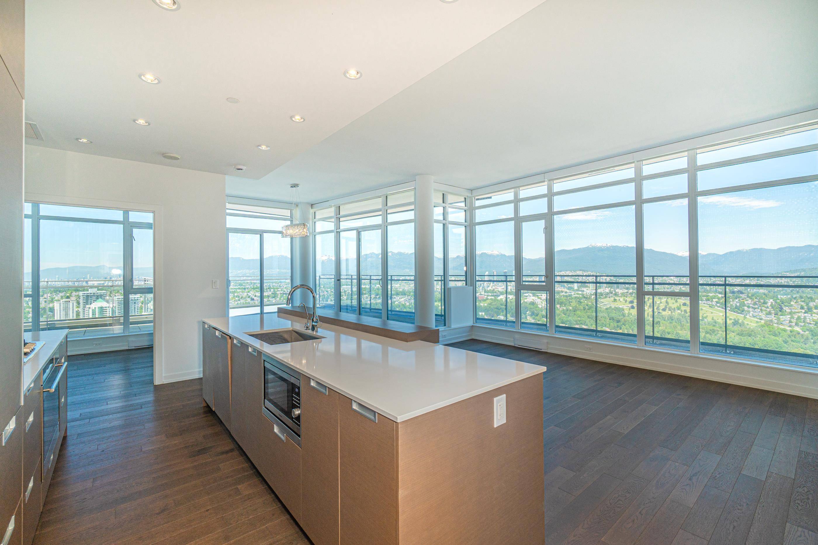 Burnaby, BC V5H 0E9,4688 Kingsway #3802