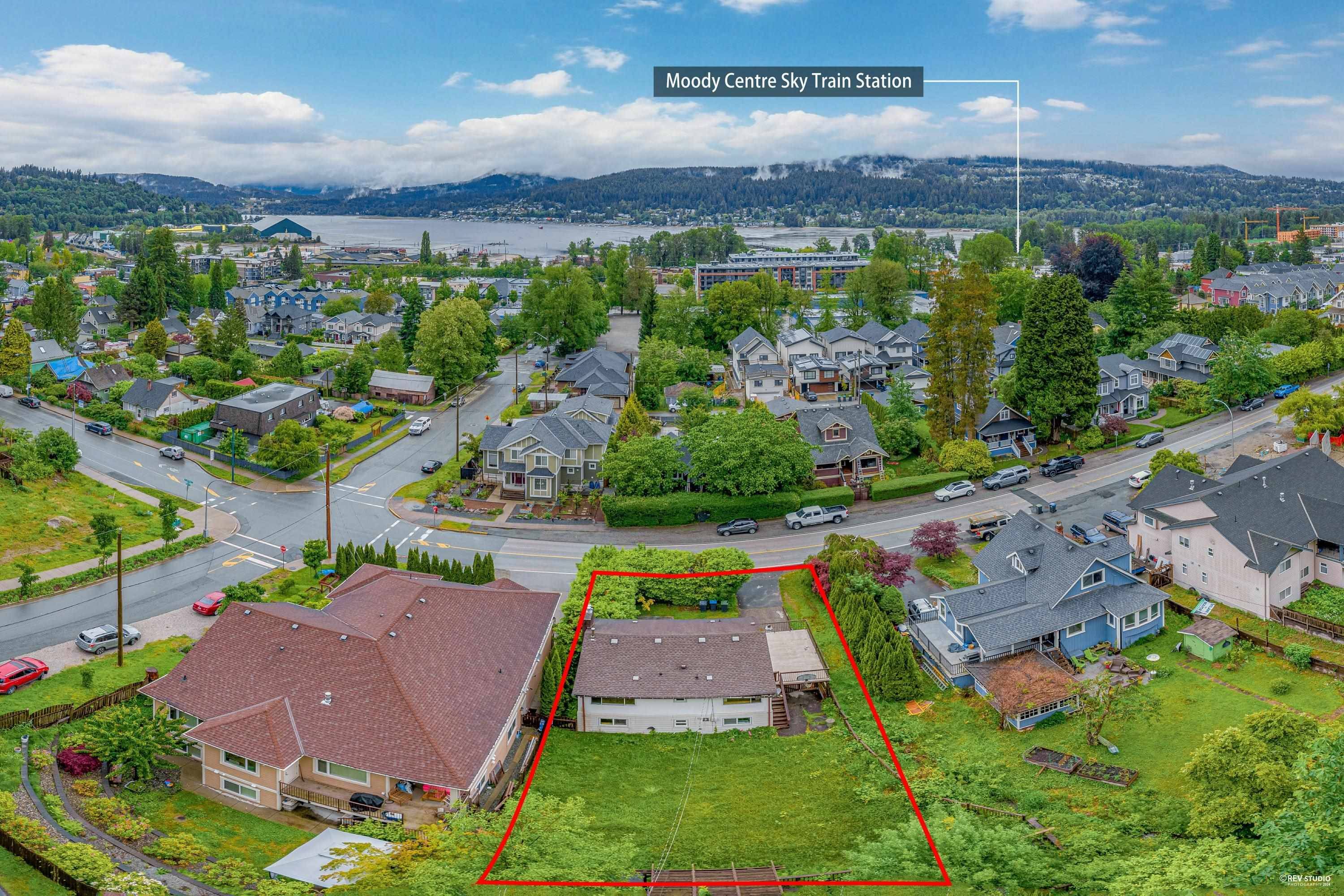 Port Moody, BC V3H 2J8,2705 Henry ST