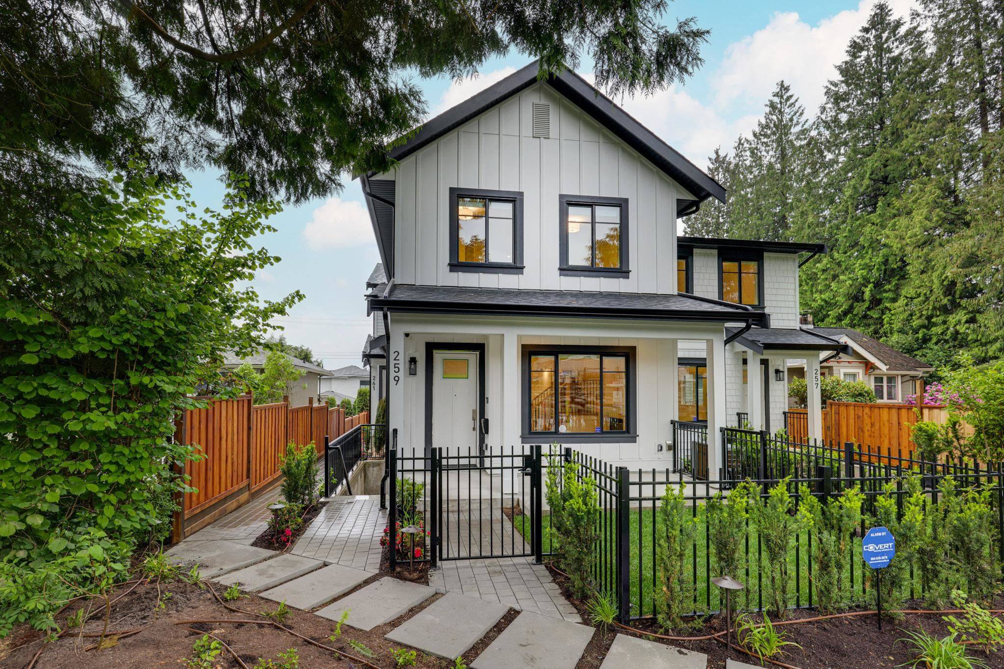 North Vancouver, BC V7L 3E4,259 E 23rd ST