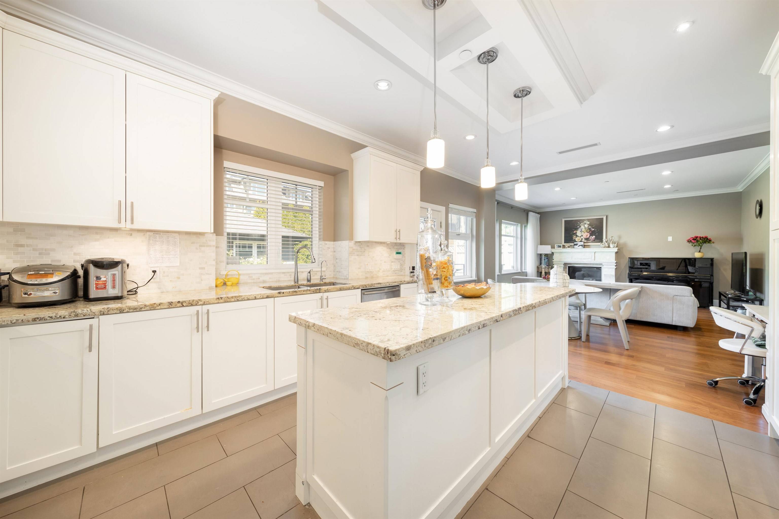 Vancouver, BC V6P 1X1,1861 W 58th AVE
