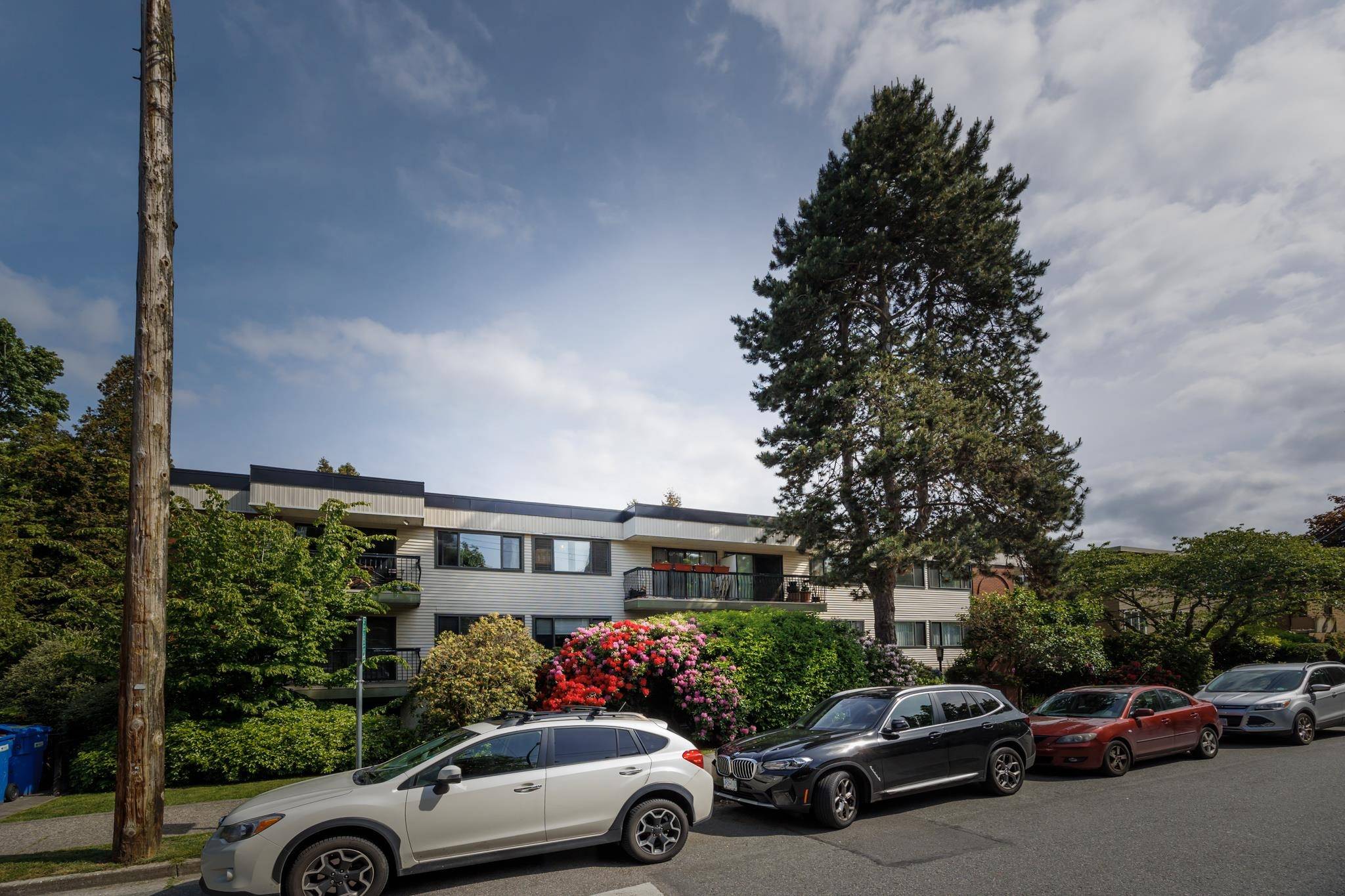 Vancouver, BC V6J 1T3,2033 W 7th AVE #303