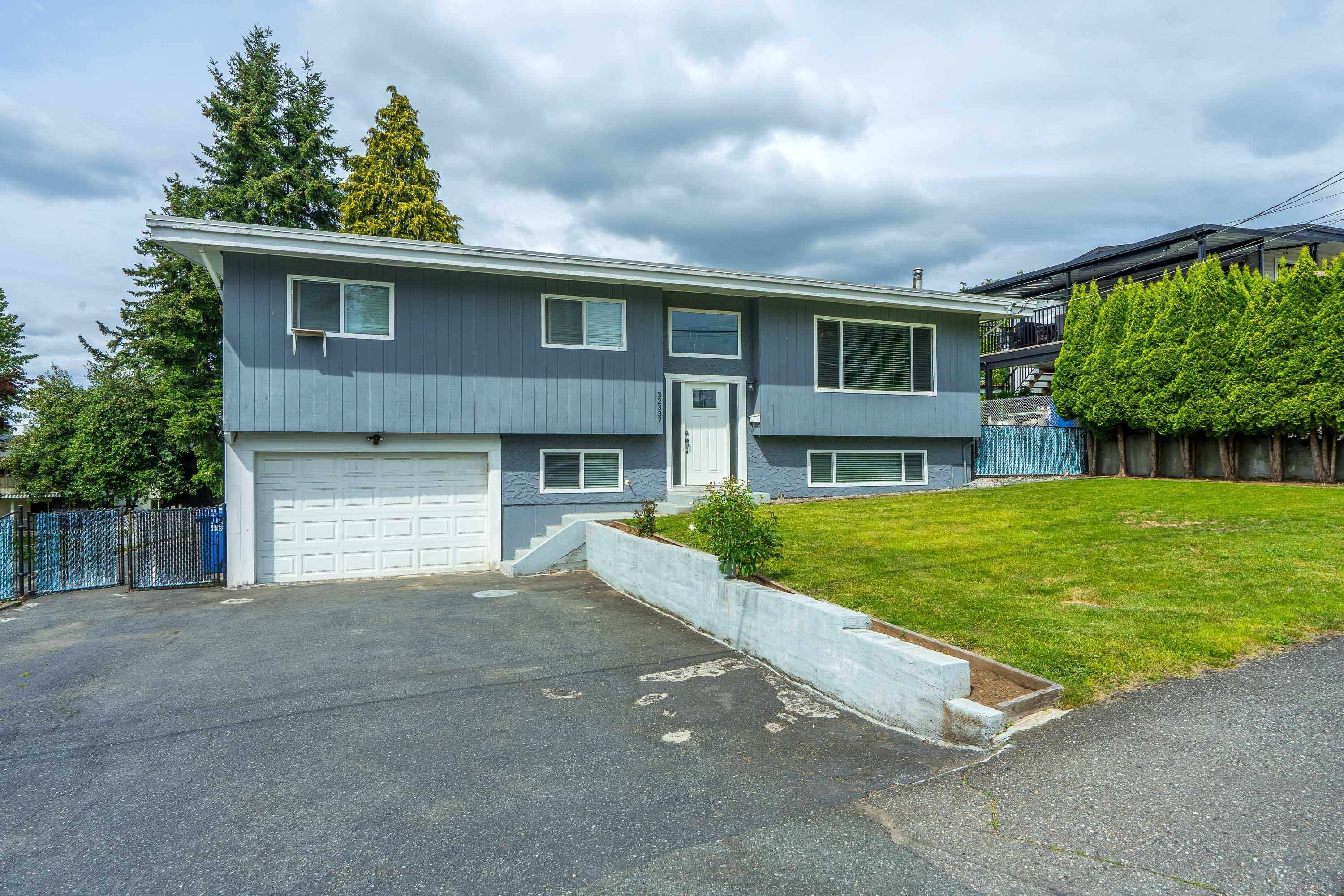 Abbotsford, BC V2T 1G1,32337 Dolphin CRES