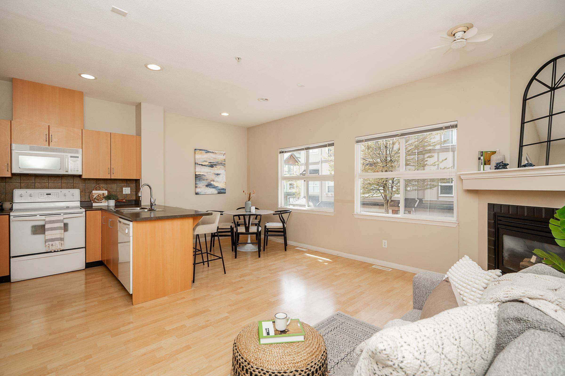 Port Coquitlam, BC V3B 8C3,1055 Riverwood Gate #70