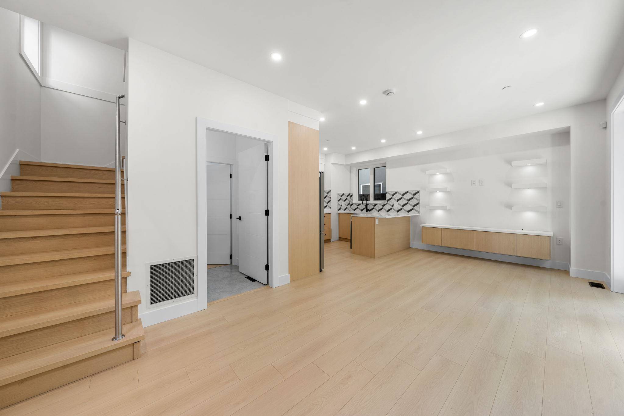 Vancouver, BC V5R 4W4,3425 Archimedes ST