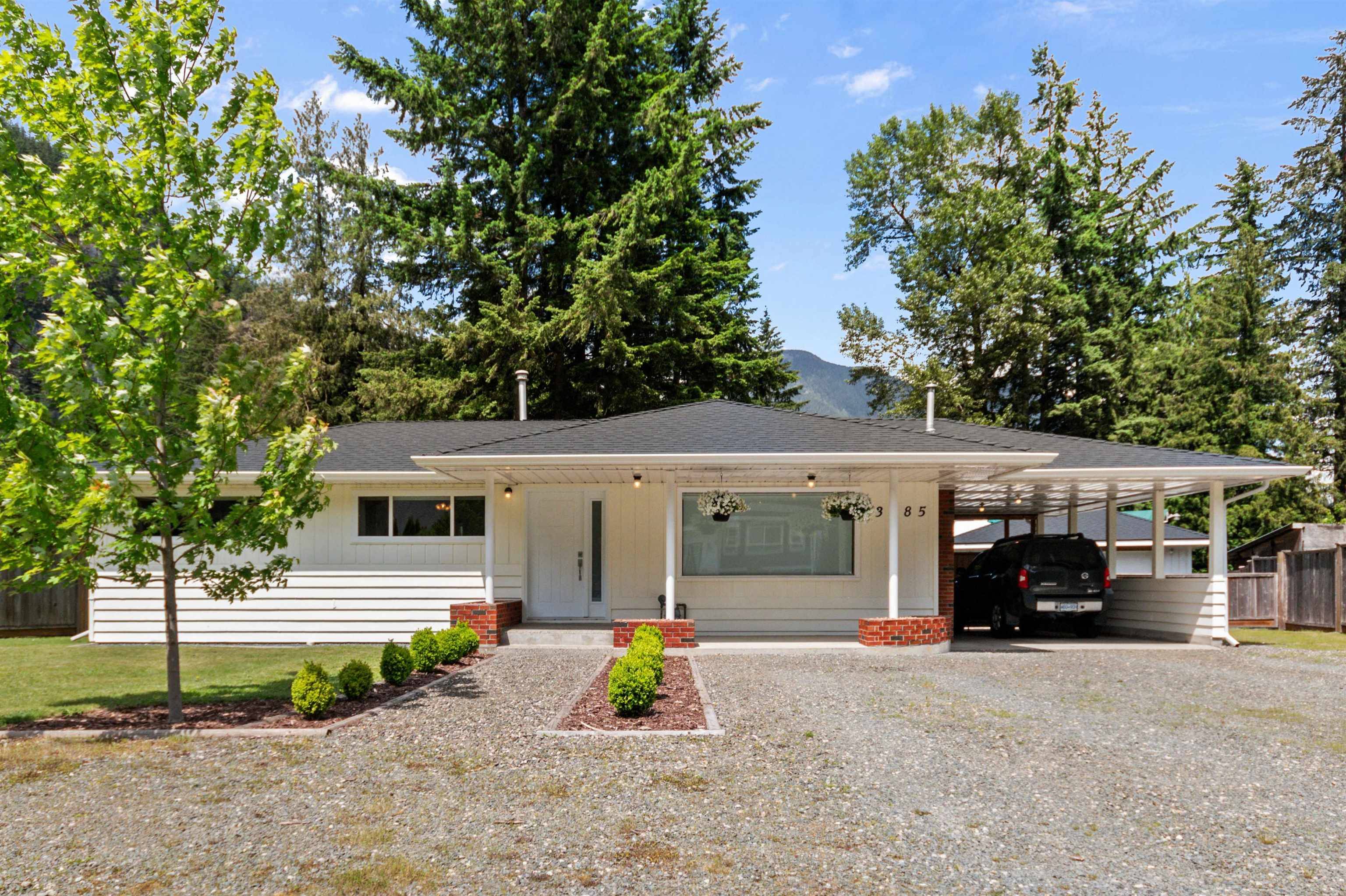Hope, BC V0X 1L2,63685 Old Yale RD